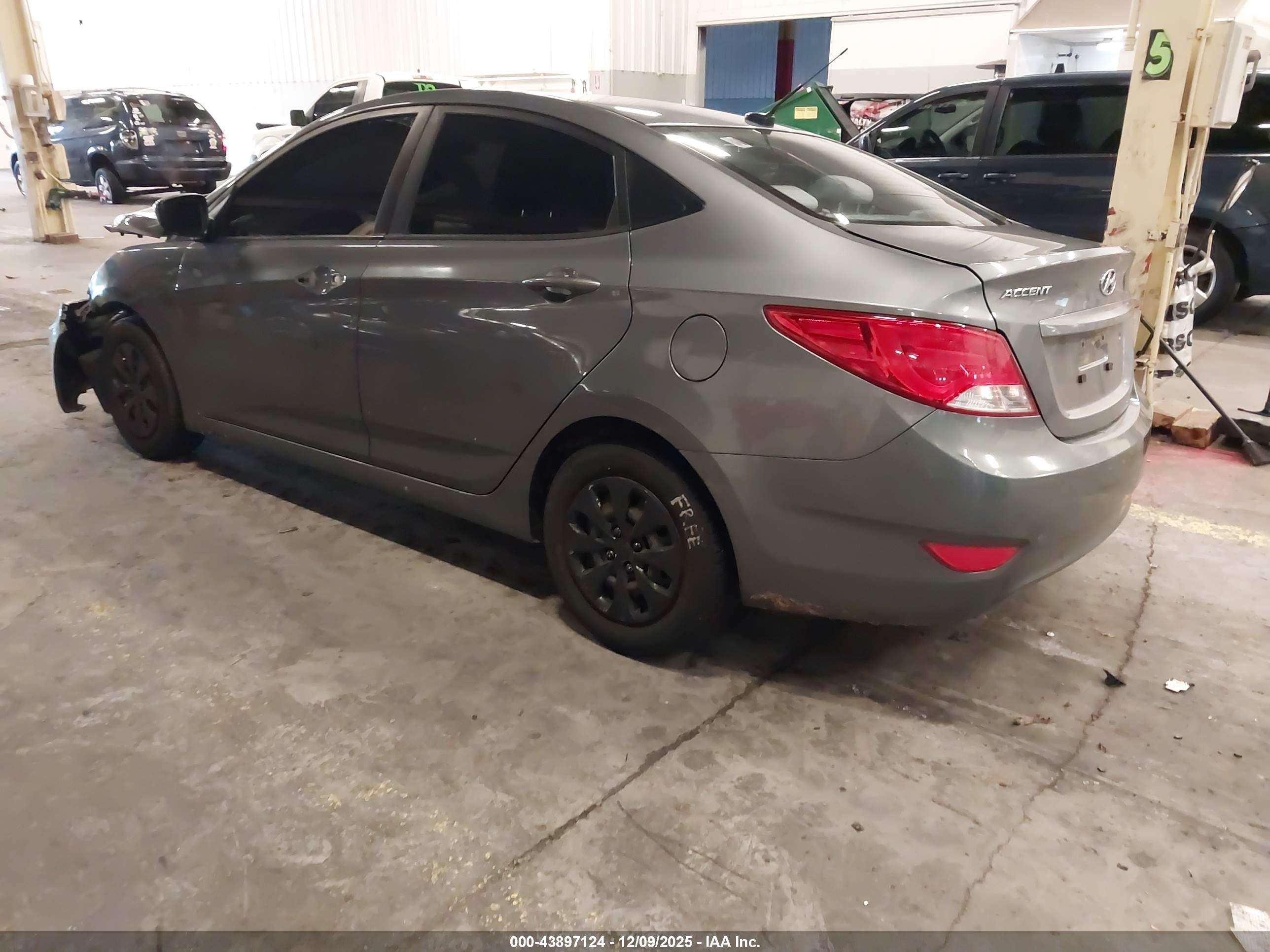 HYUNDAI ACCENT image 3