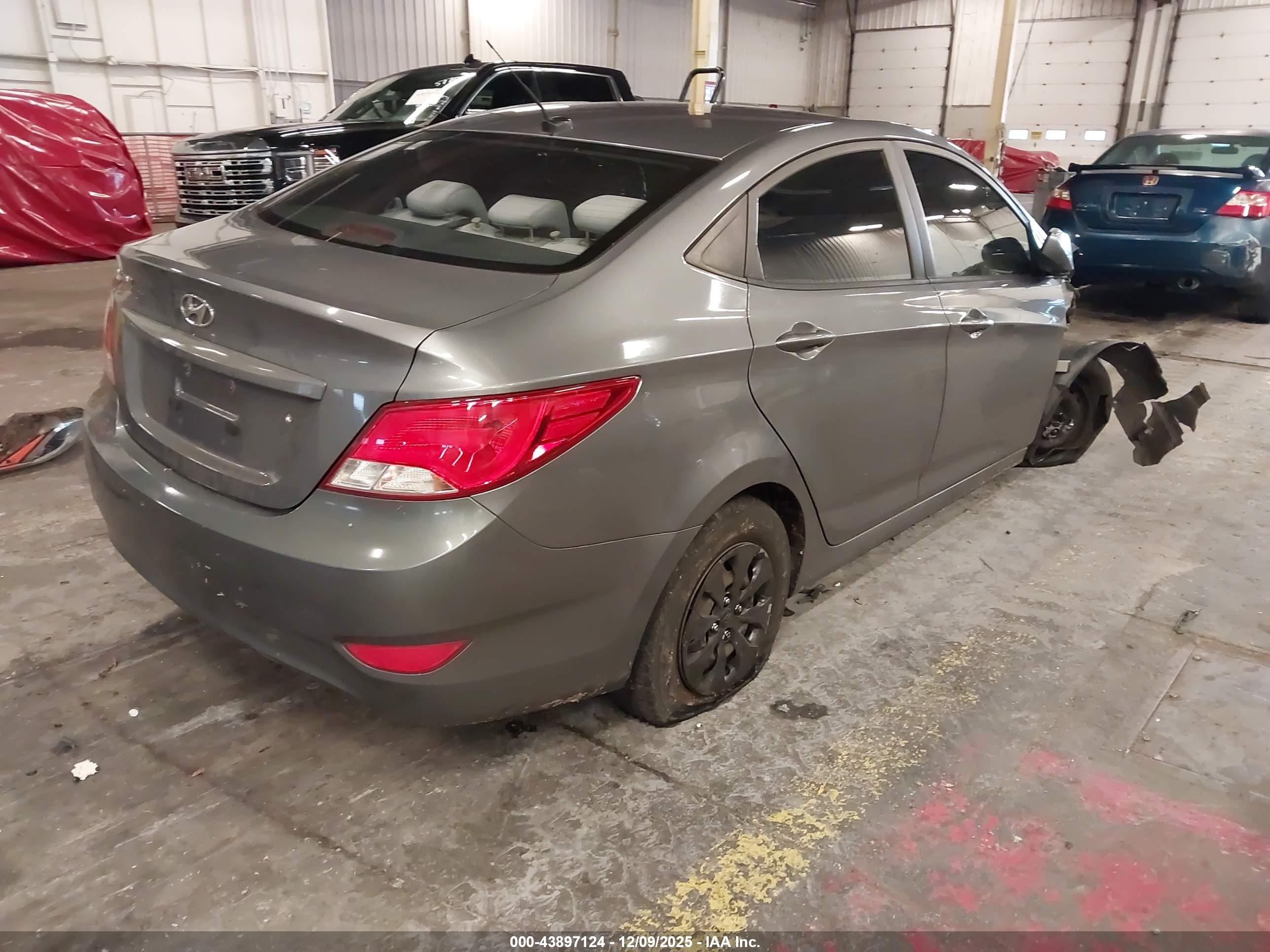 HYUNDAI ACCENT image 4