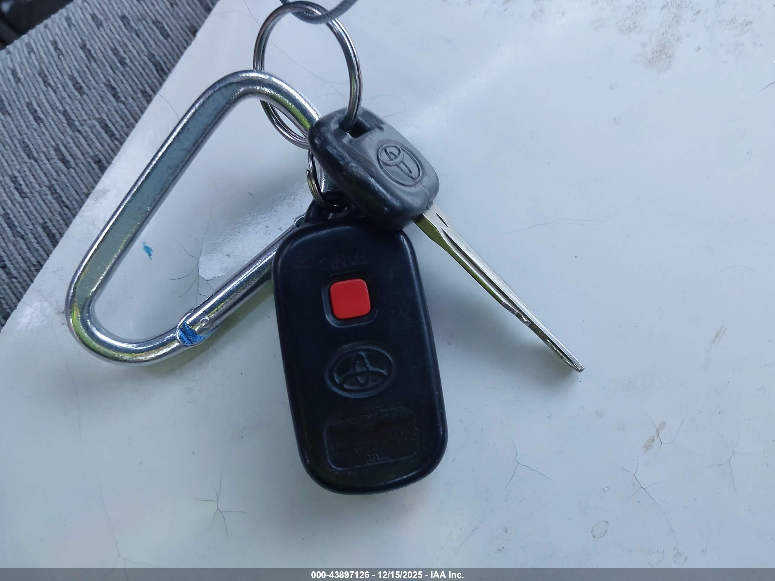 TOYOTA CAMRY image 11