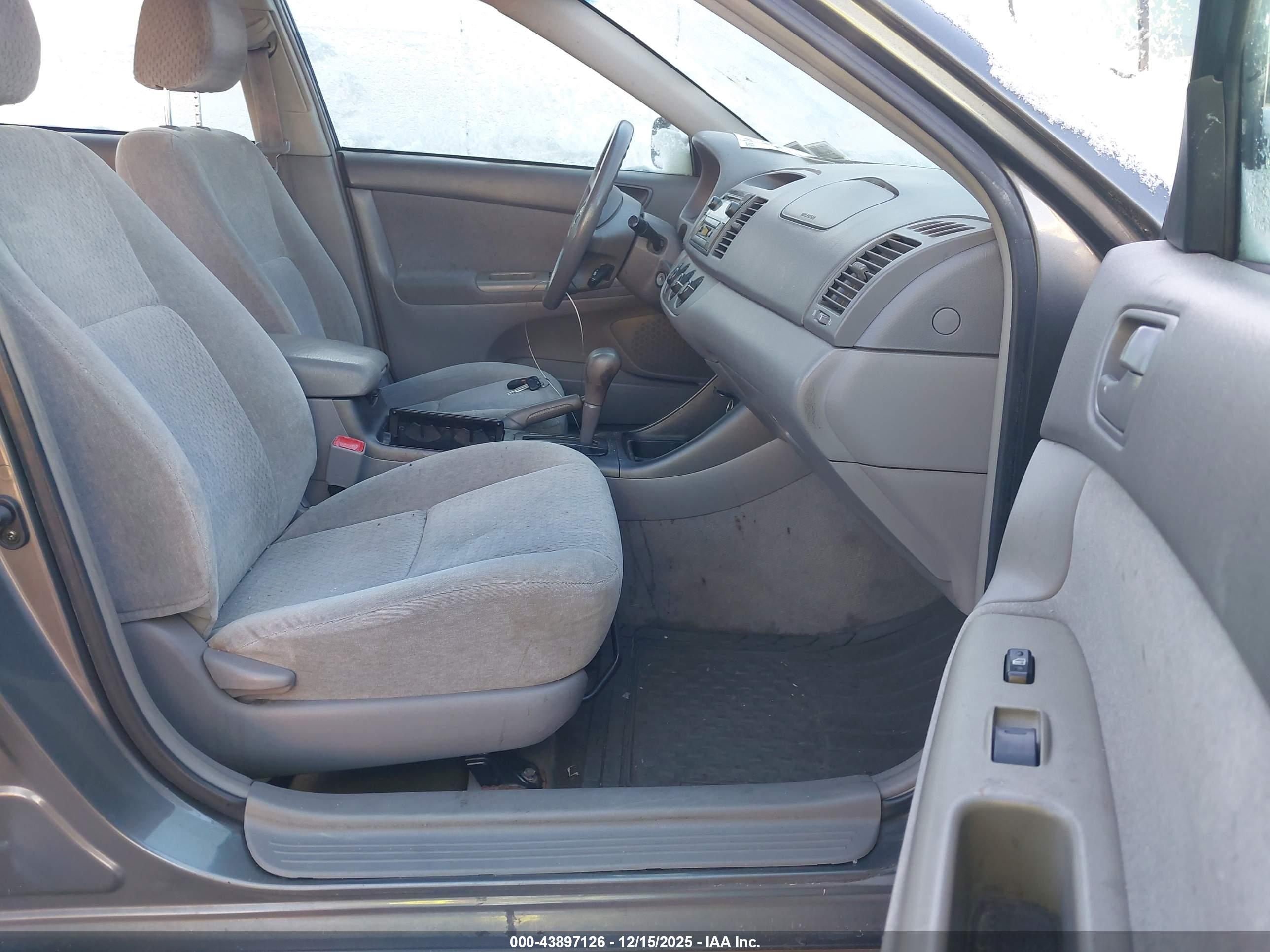 TOYOTA CAMRY image 5