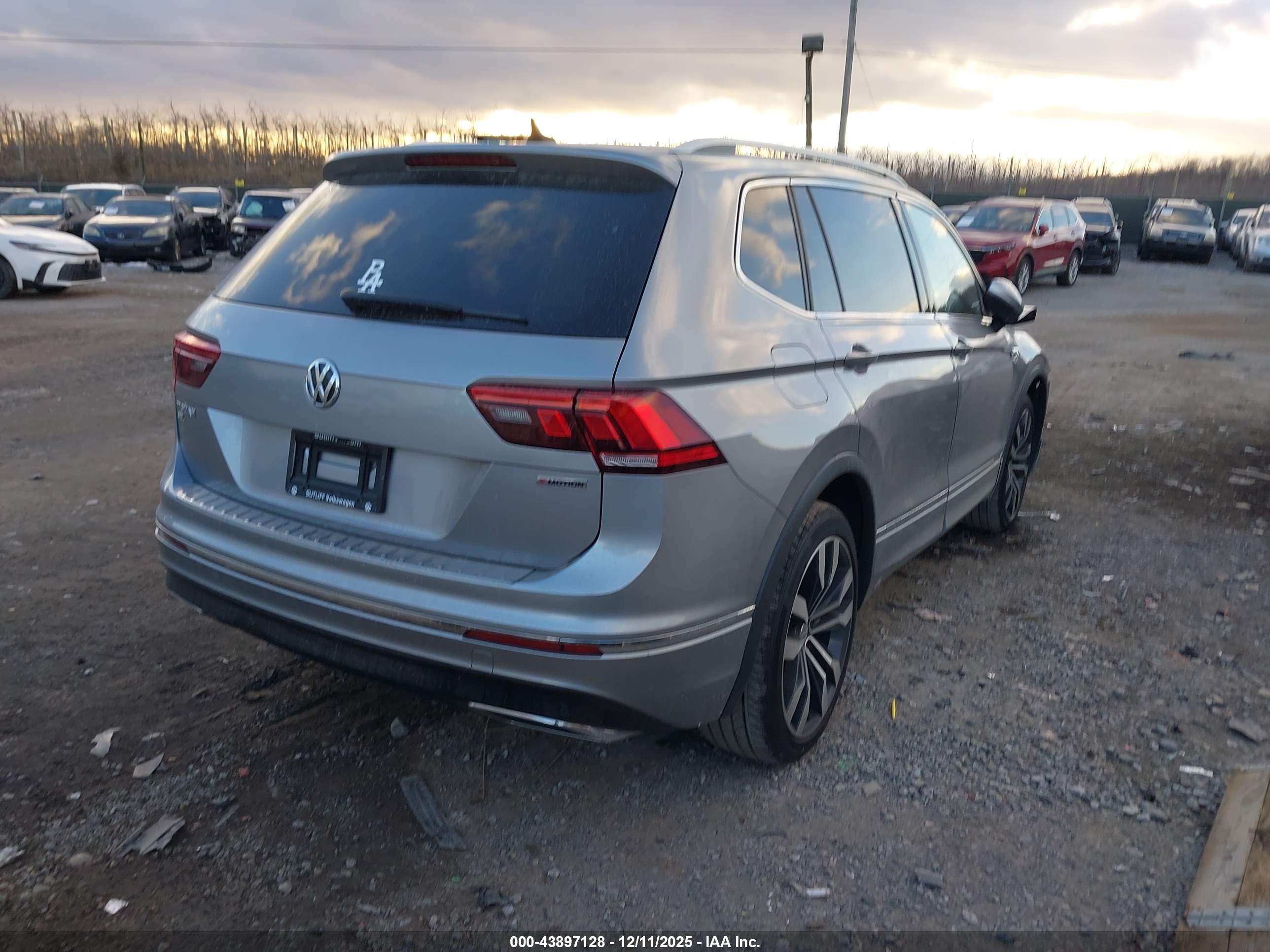 VOLKSWAGEN TIGUAN image 4