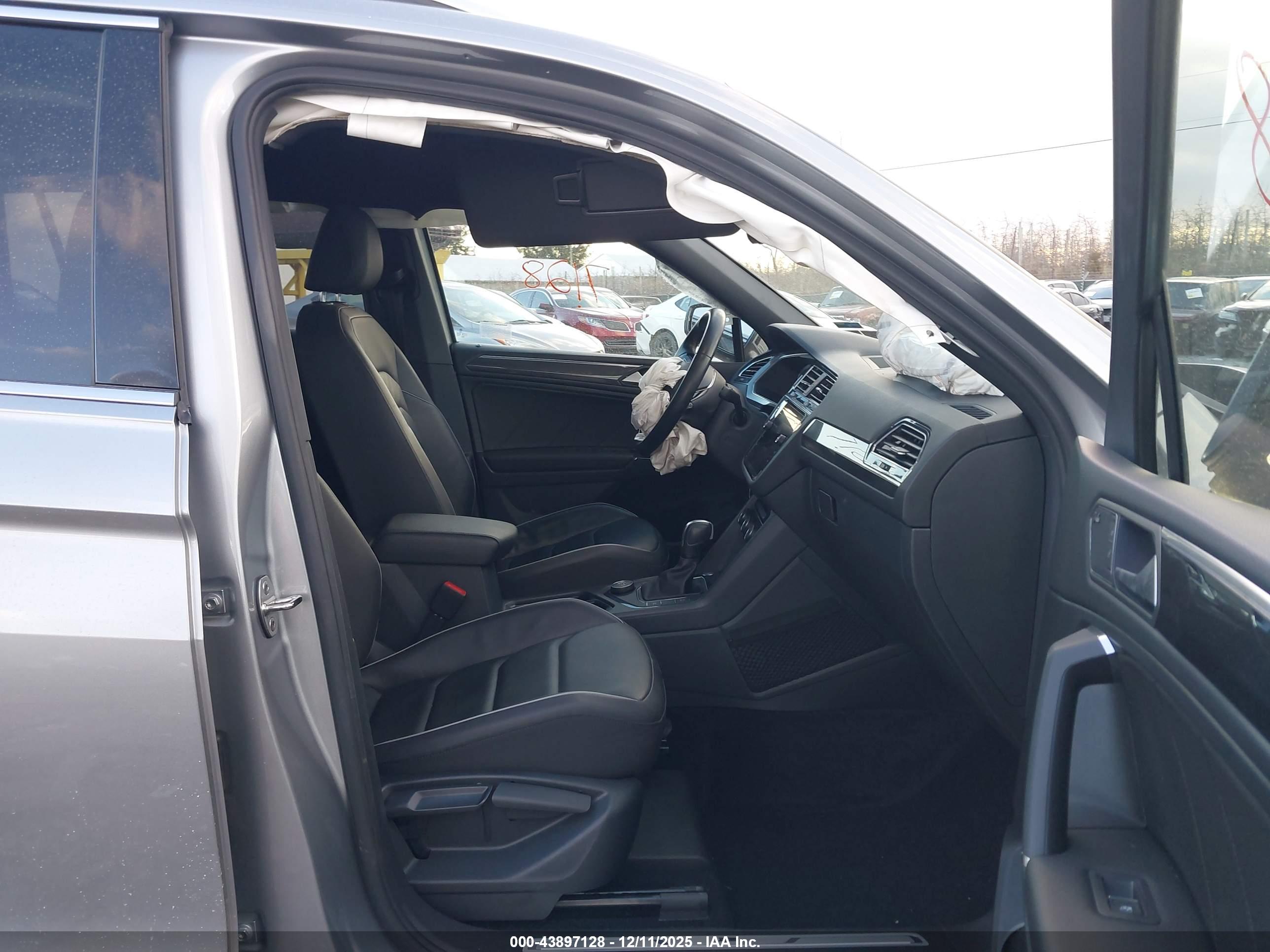 VOLKSWAGEN TIGUAN image 5