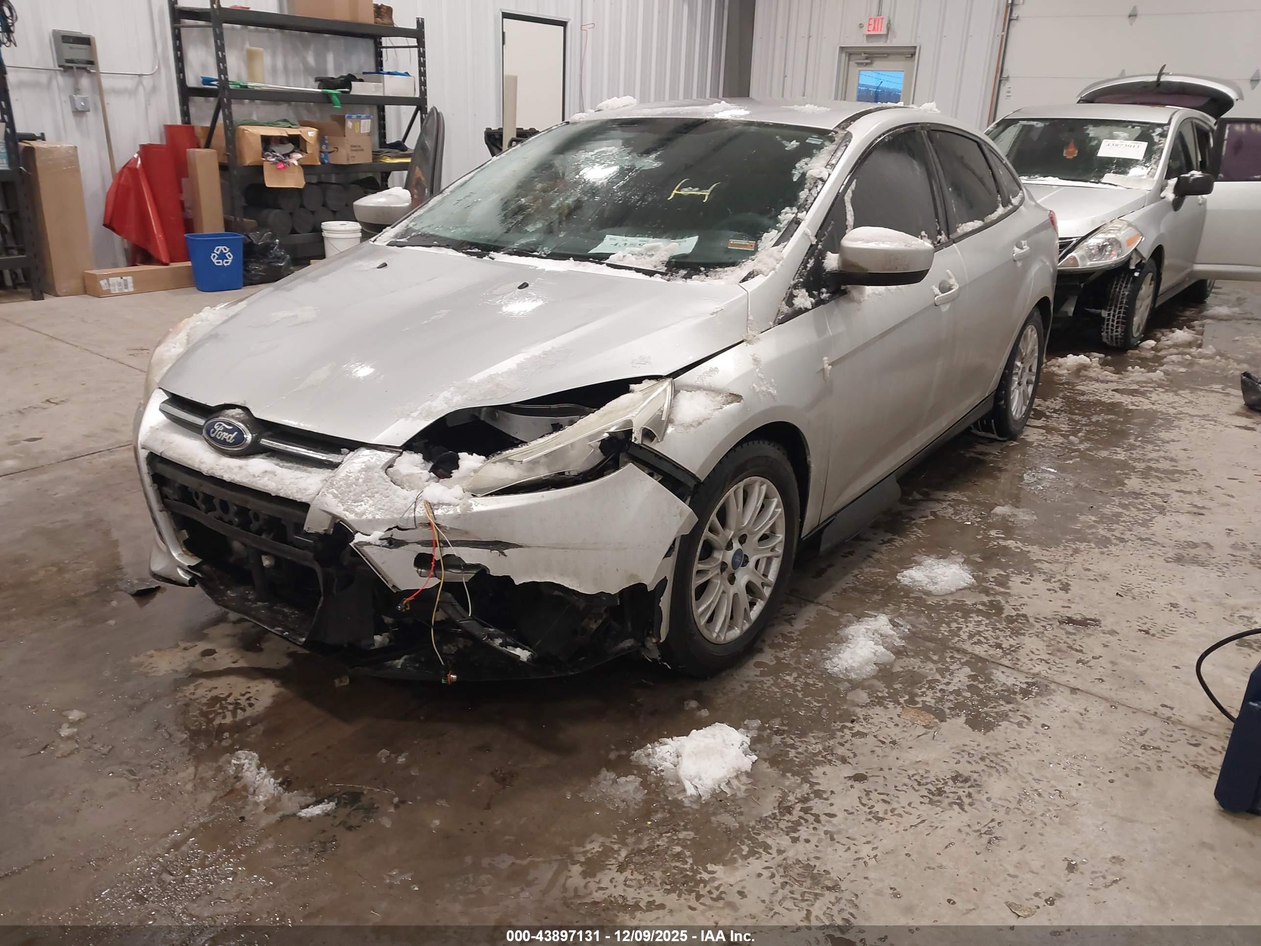 FORD FOCUS image 2