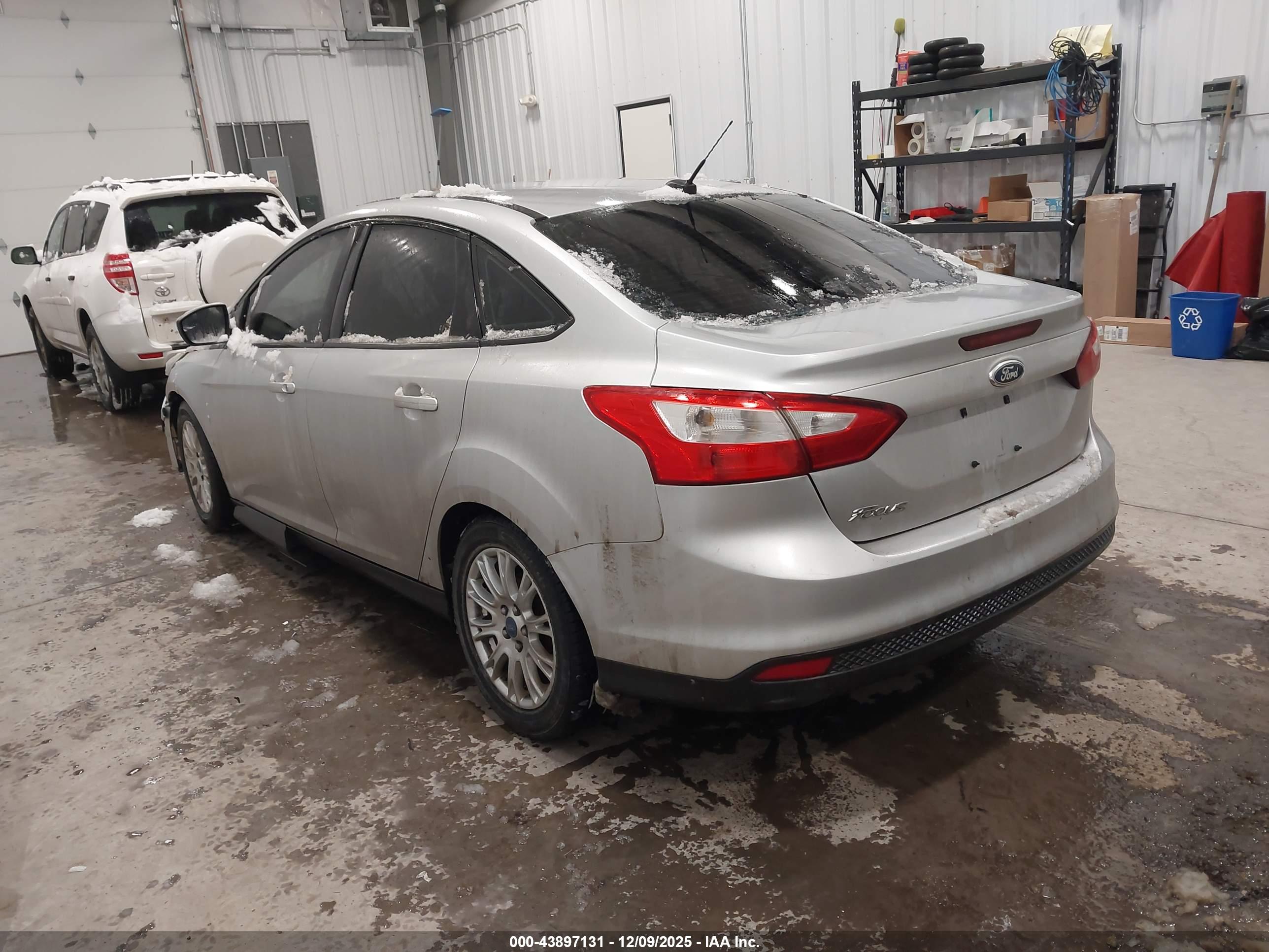FORD FOCUS image 3