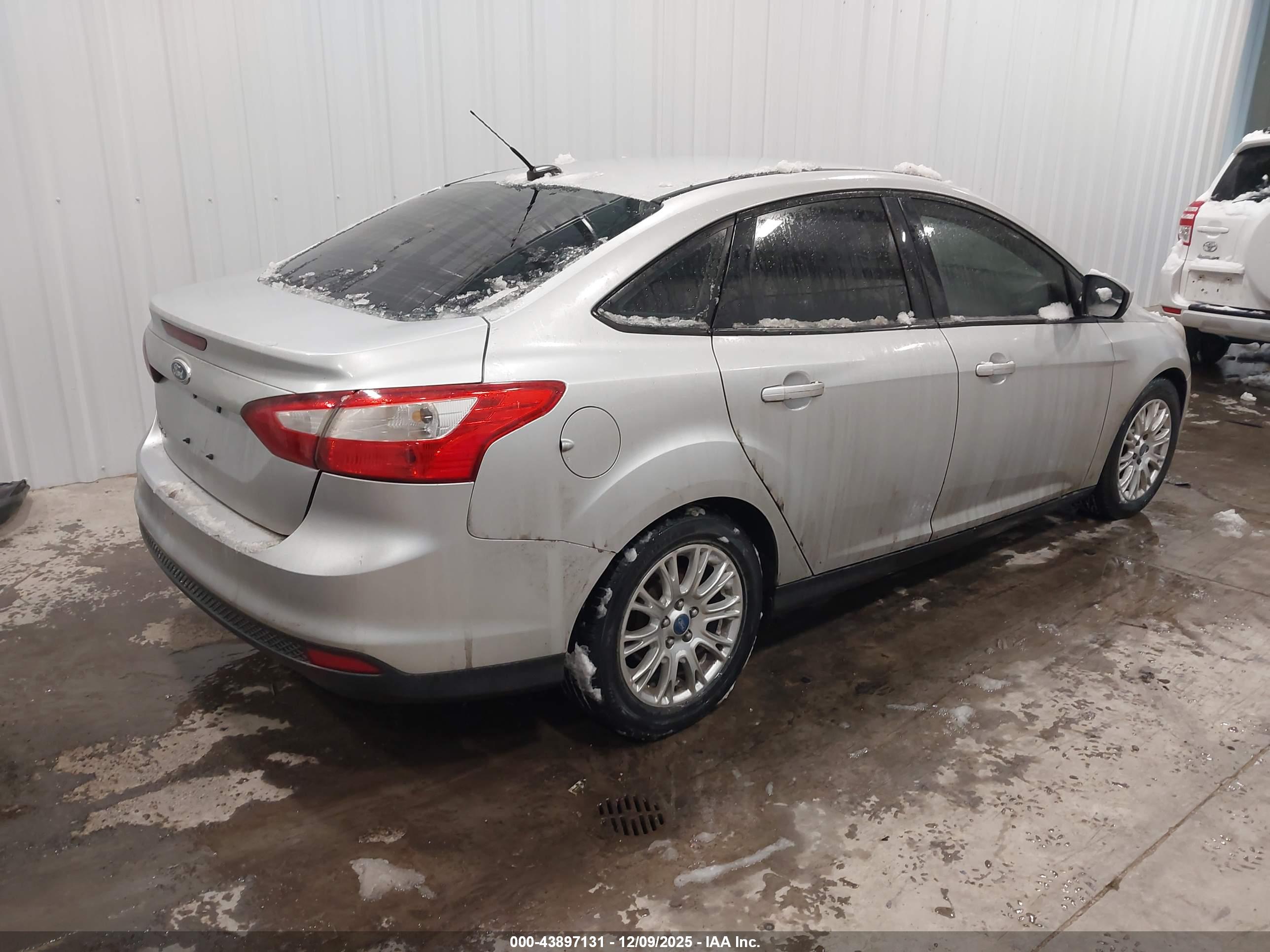 FORD FOCUS image 4
