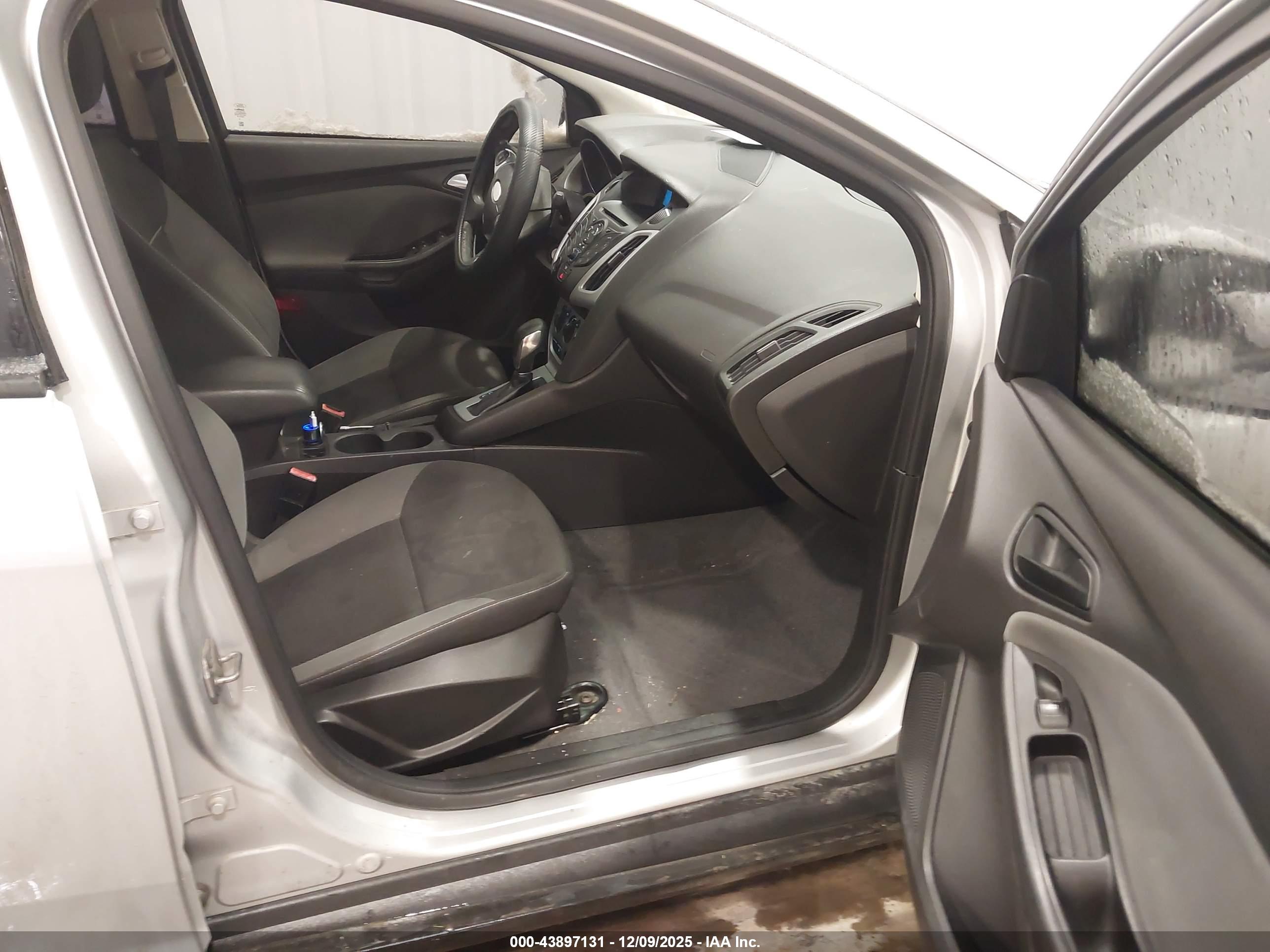 FORD FOCUS image 5
