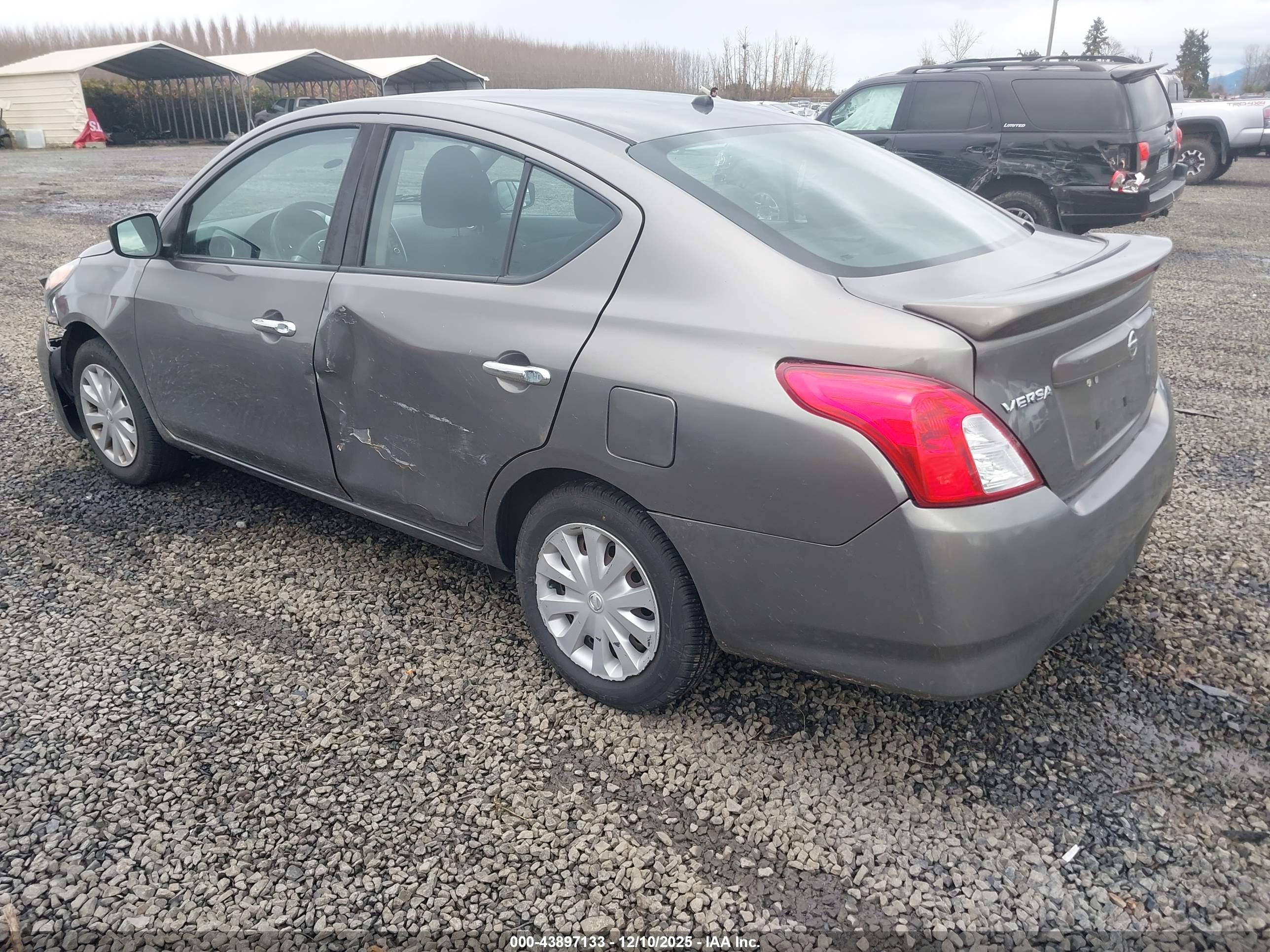 NISSAN VERSA image 3