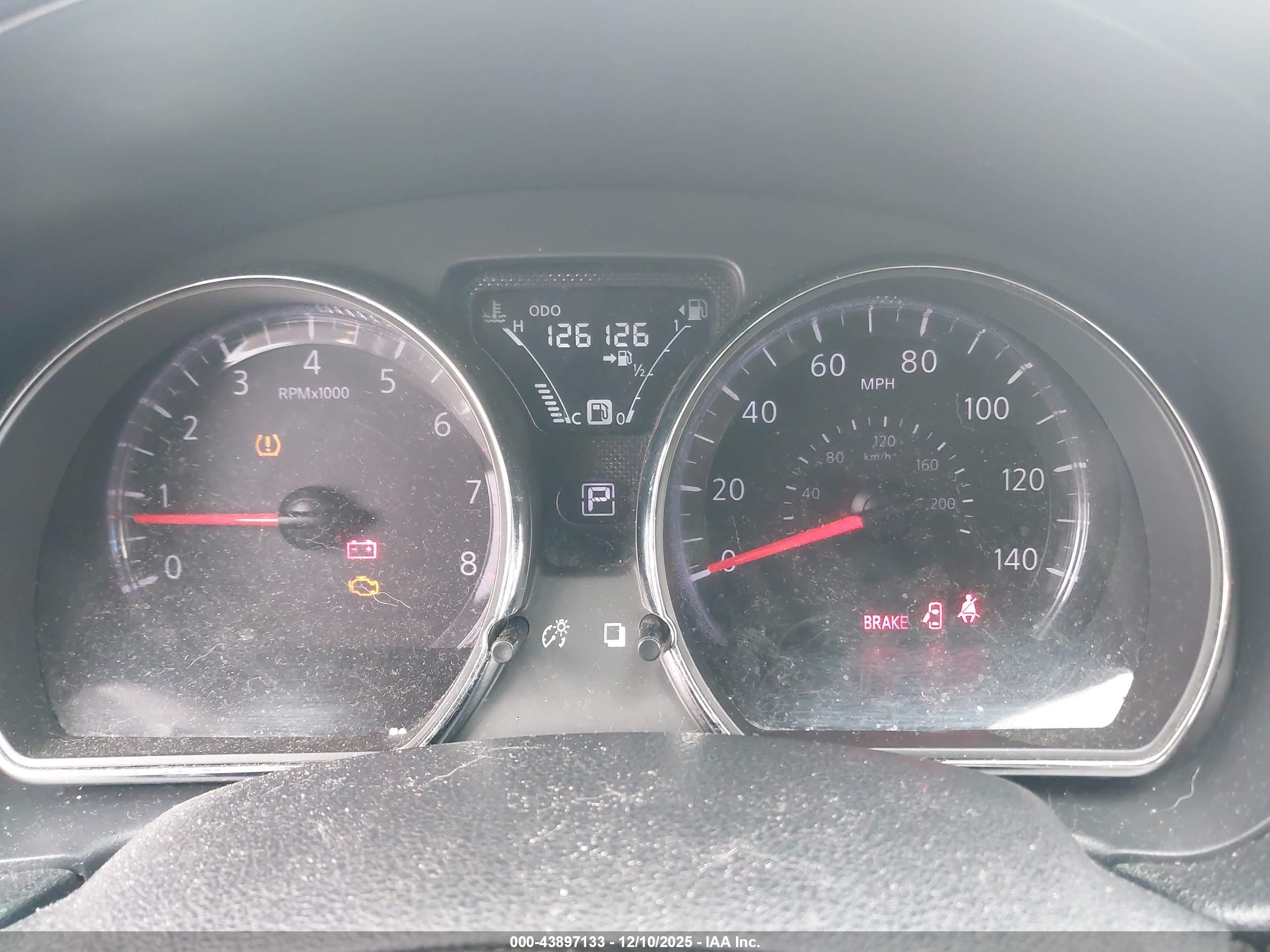 NISSAN VERSA image 7