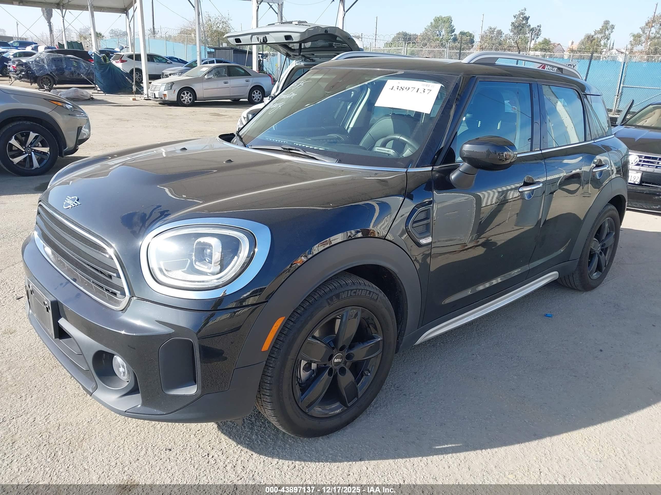 MINI COUNTRYMAN image 2