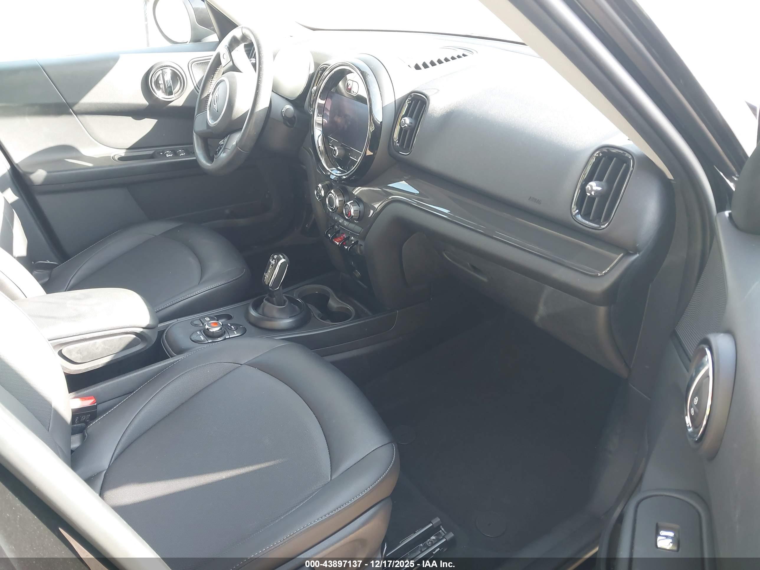 MINI COUNTRYMAN image 5