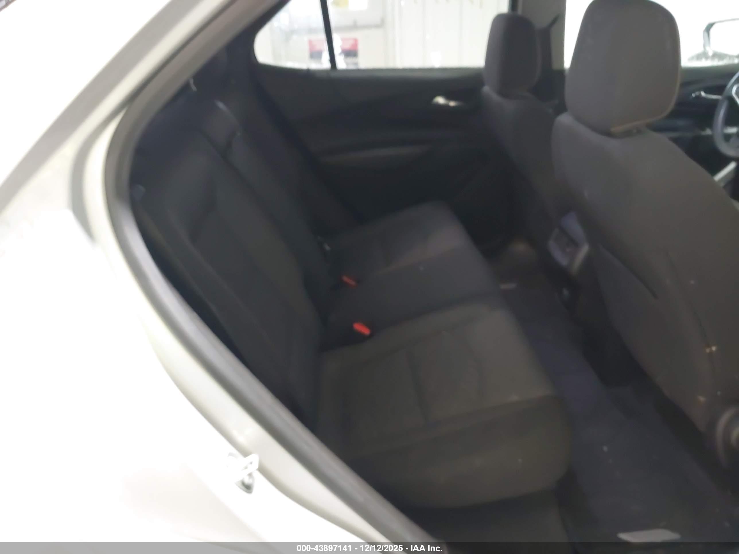 CHEVROLET EQUINOX image 8
