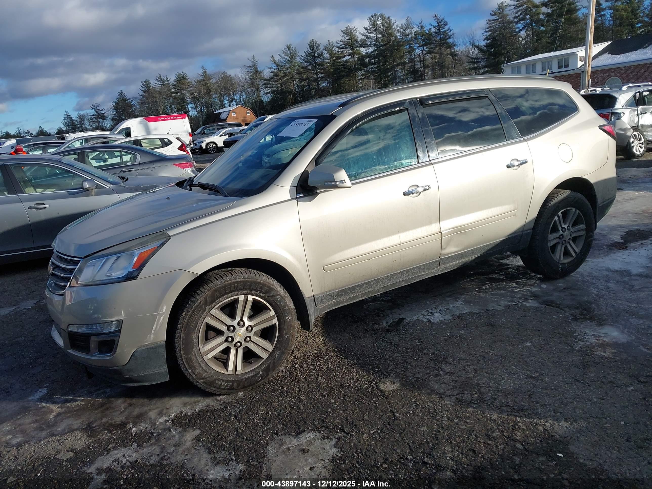 CHEVROLET TRAVERSE image 2