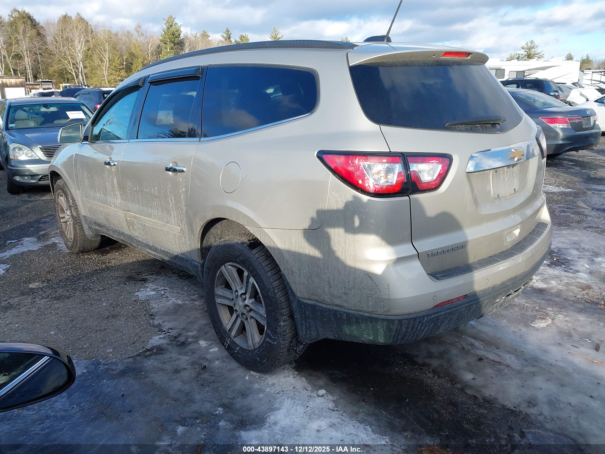 CHEVROLET TRAVERSE image 3