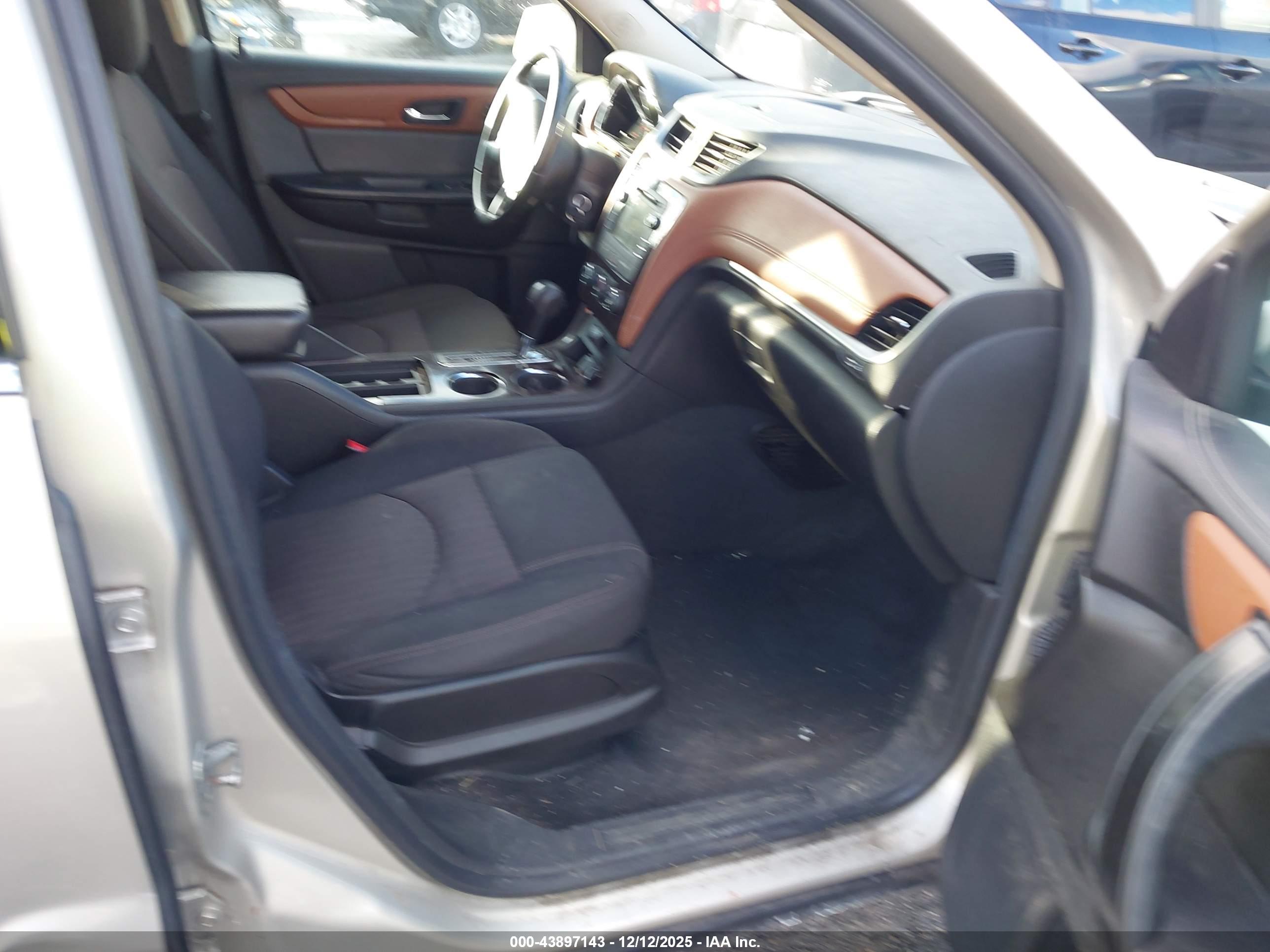 CHEVROLET TRAVERSE image 5