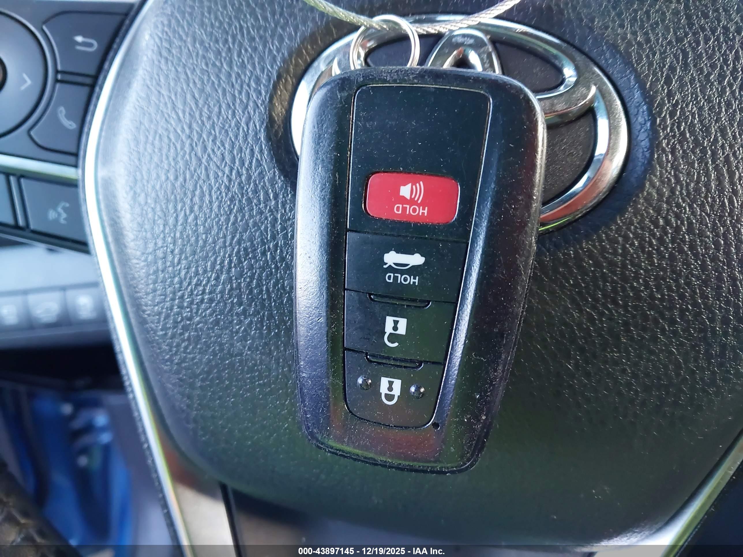TOYOTA CAMRY image 11