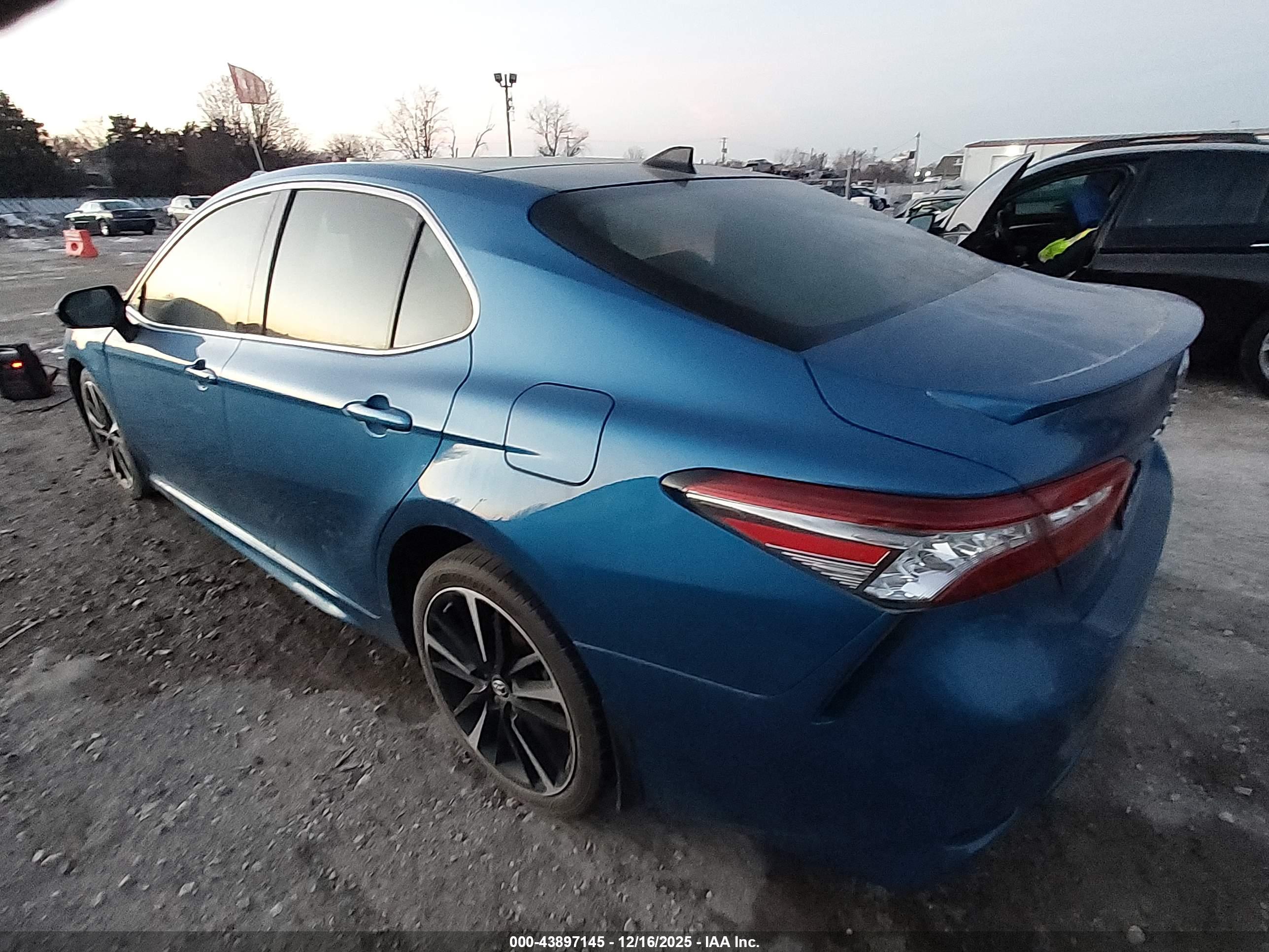 TOYOTA CAMRY image 3