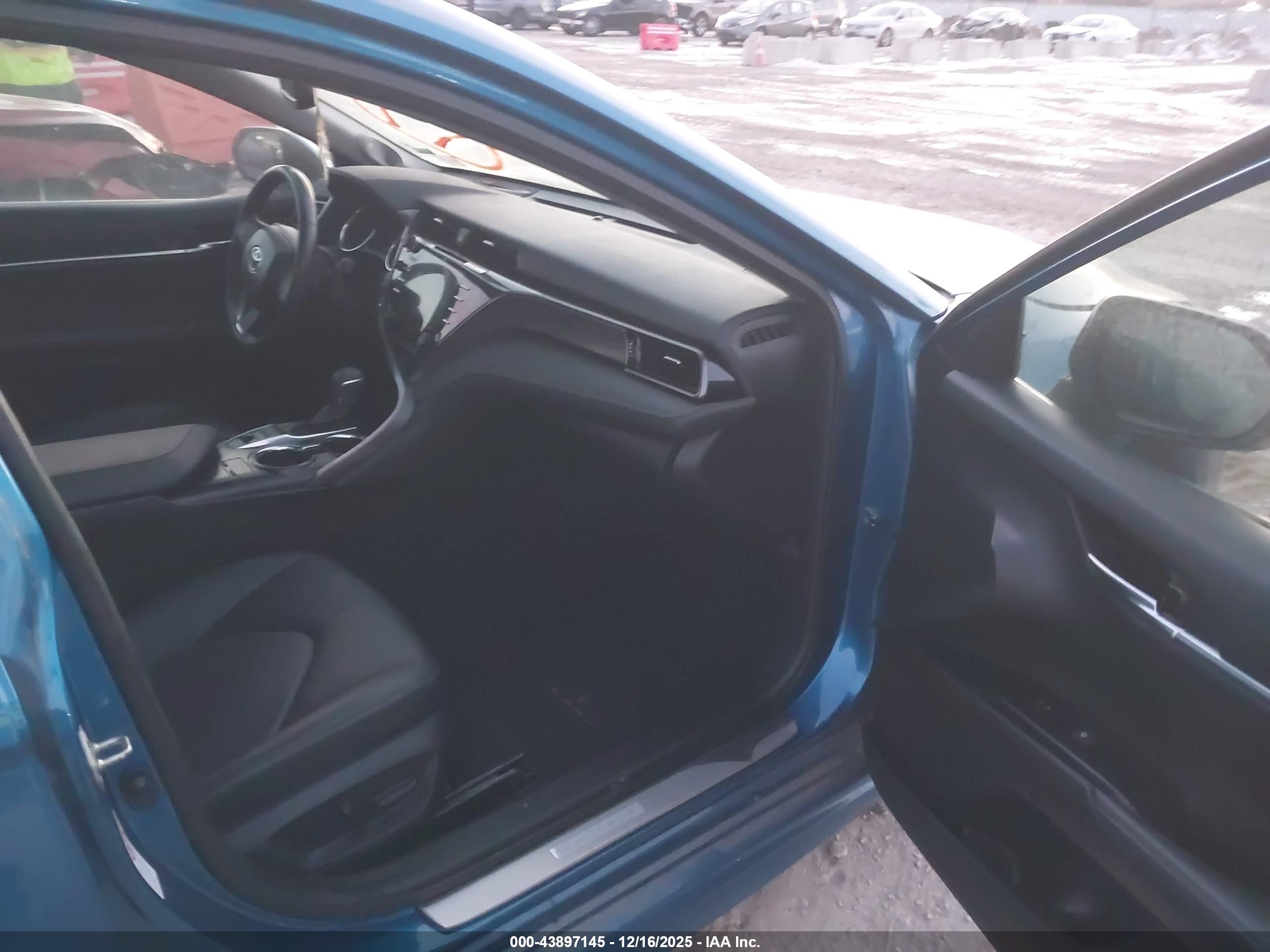 TOYOTA CAMRY image 5