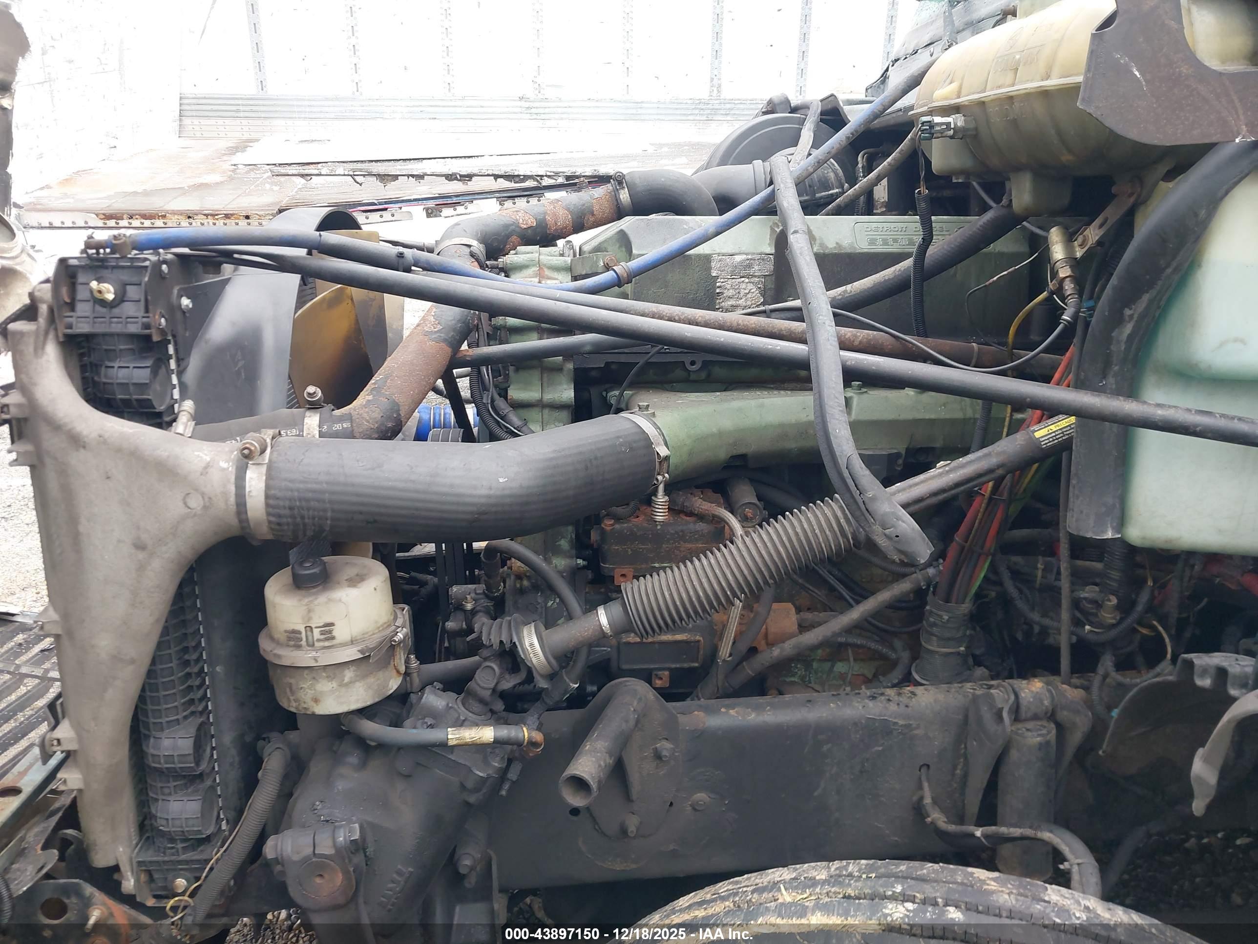 FREIGHTLINER CONVENTIONAL image 10
