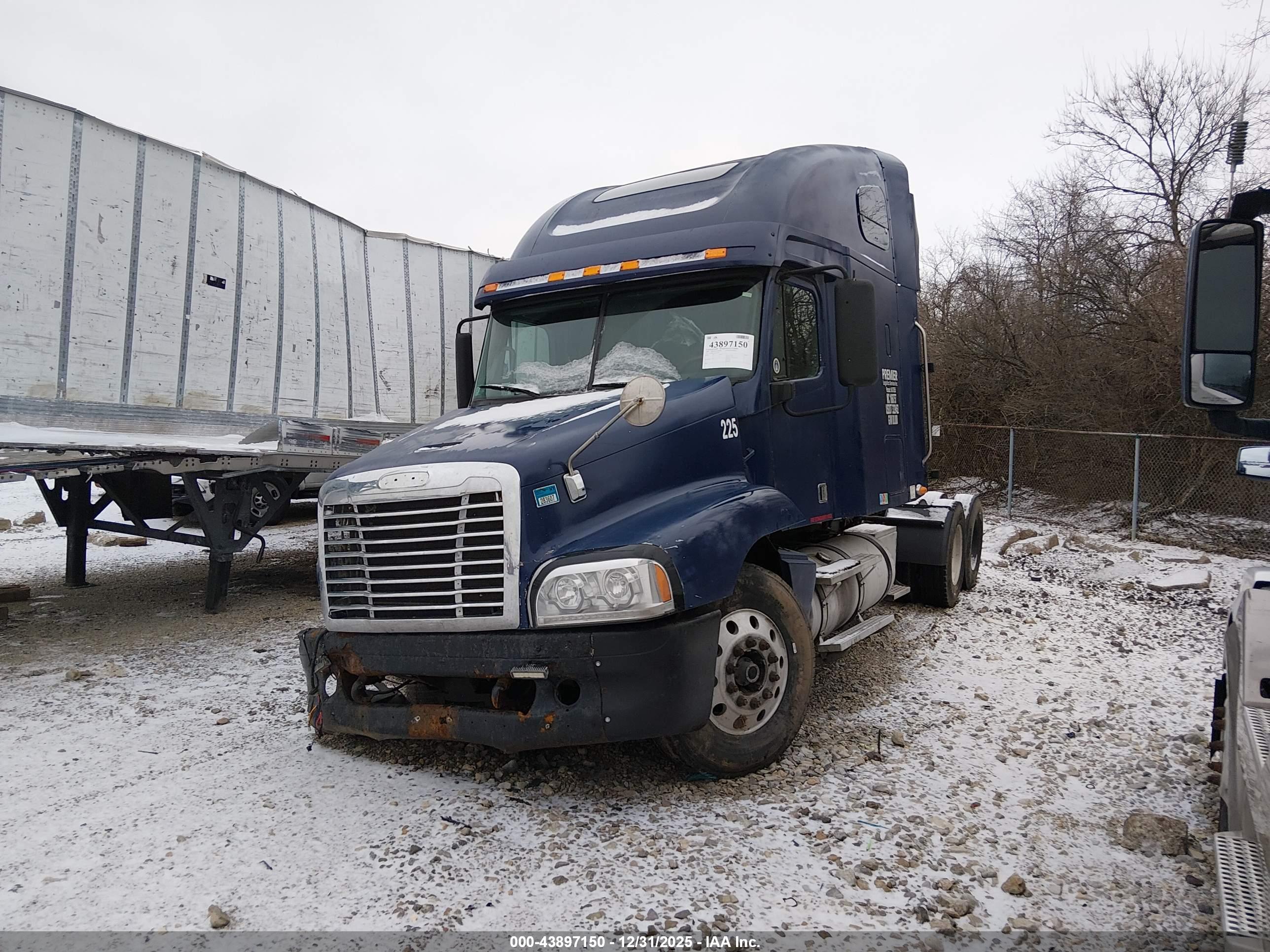 FREIGHTLINER CONVENTIONAL image 2