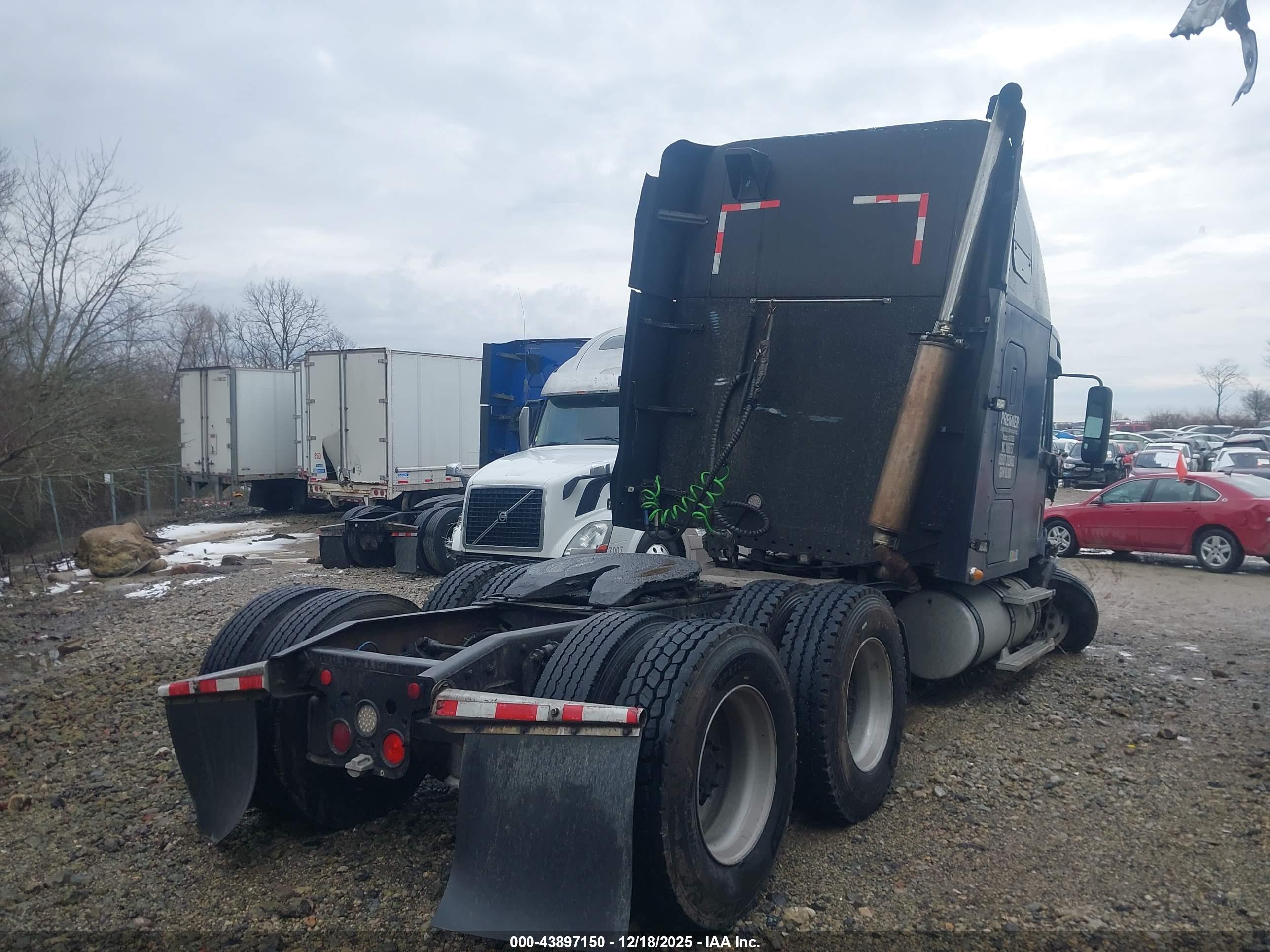 FREIGHTLINER CONVENTIONAL image 4