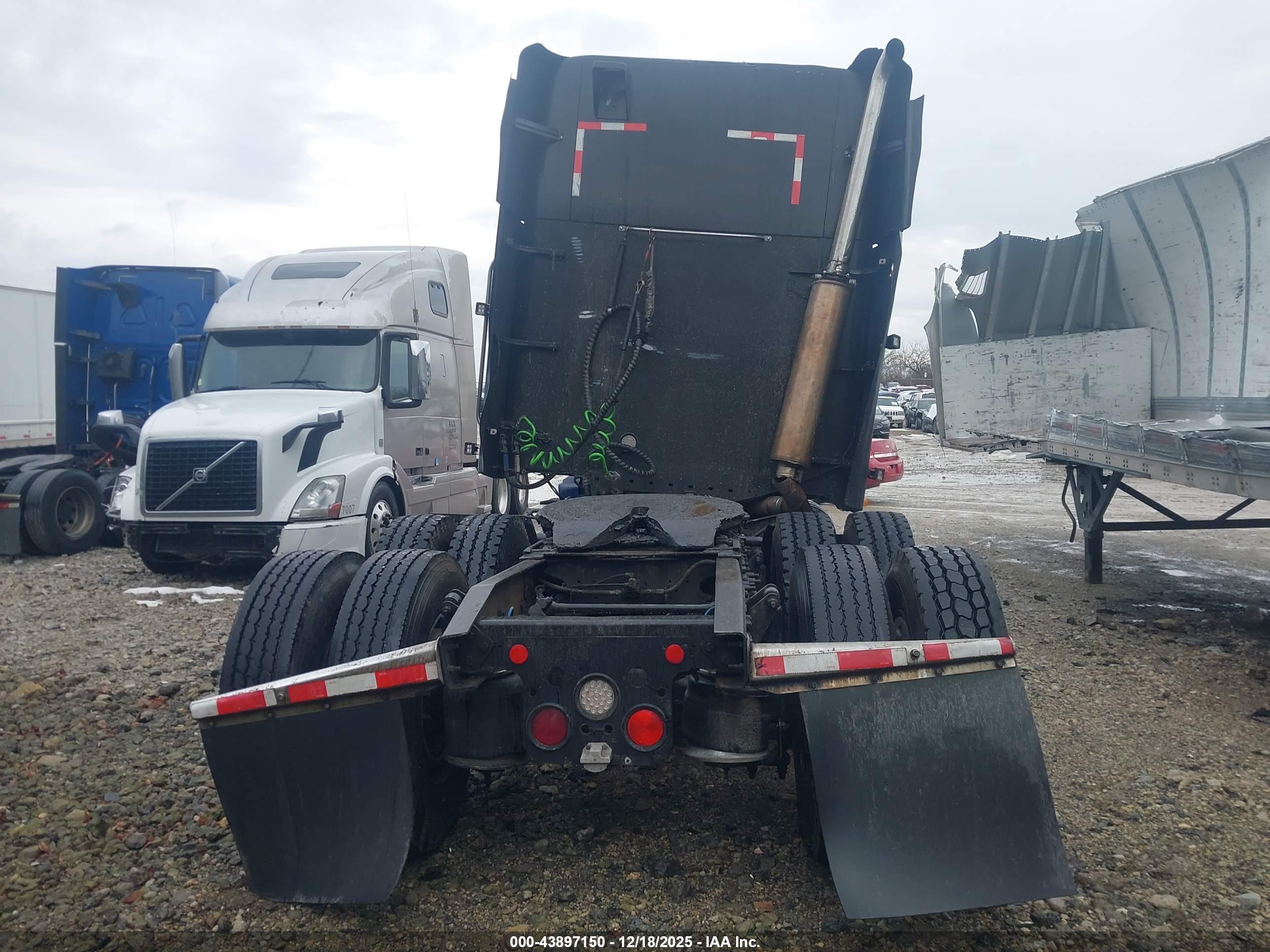 FREIGHTLINER CONVENTIONAL image 8