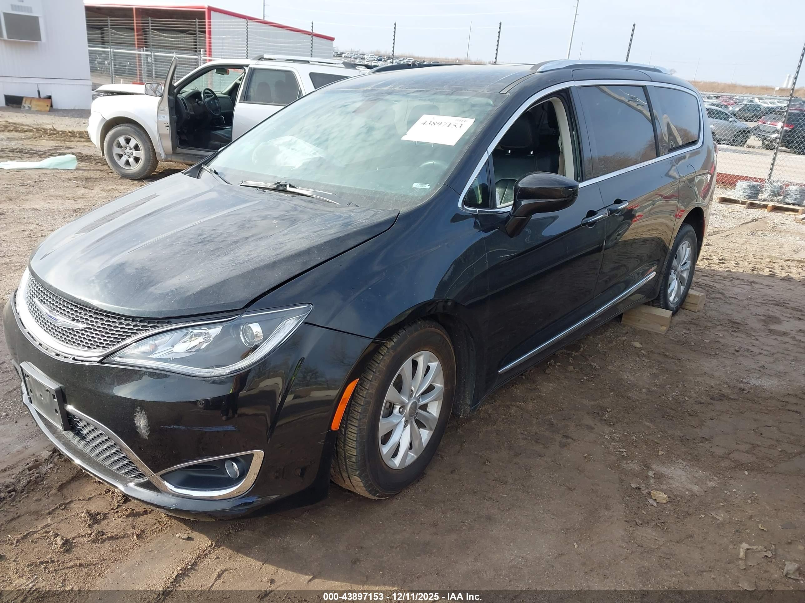CHRYSLER PACIFICA image 2