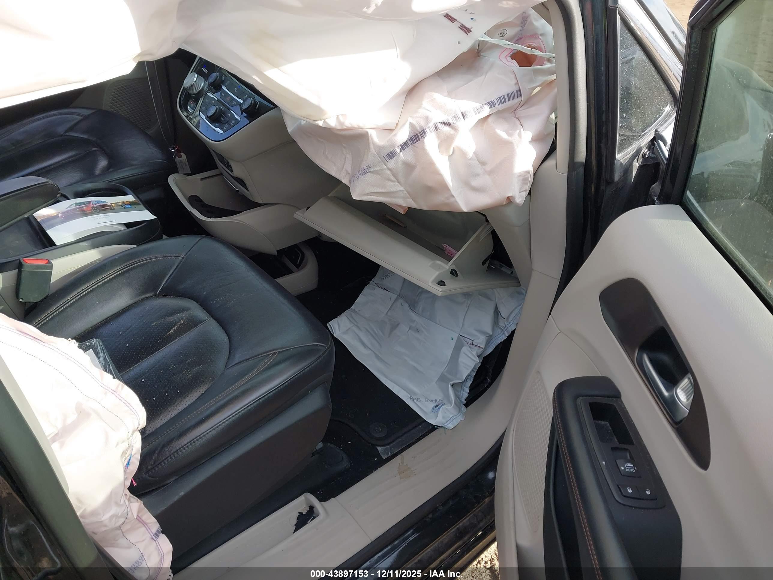 CHRYSLER PACIFICA image 5