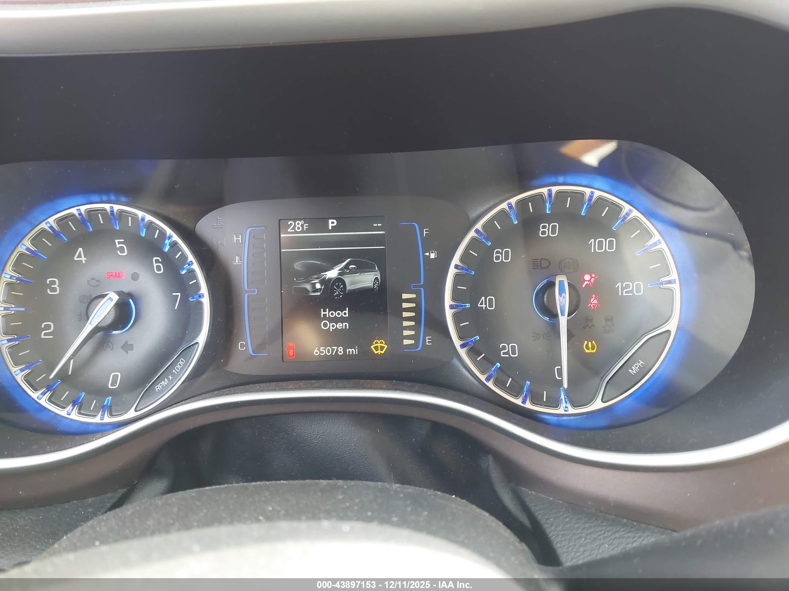 CHRYSLER PACIFICA image 7
