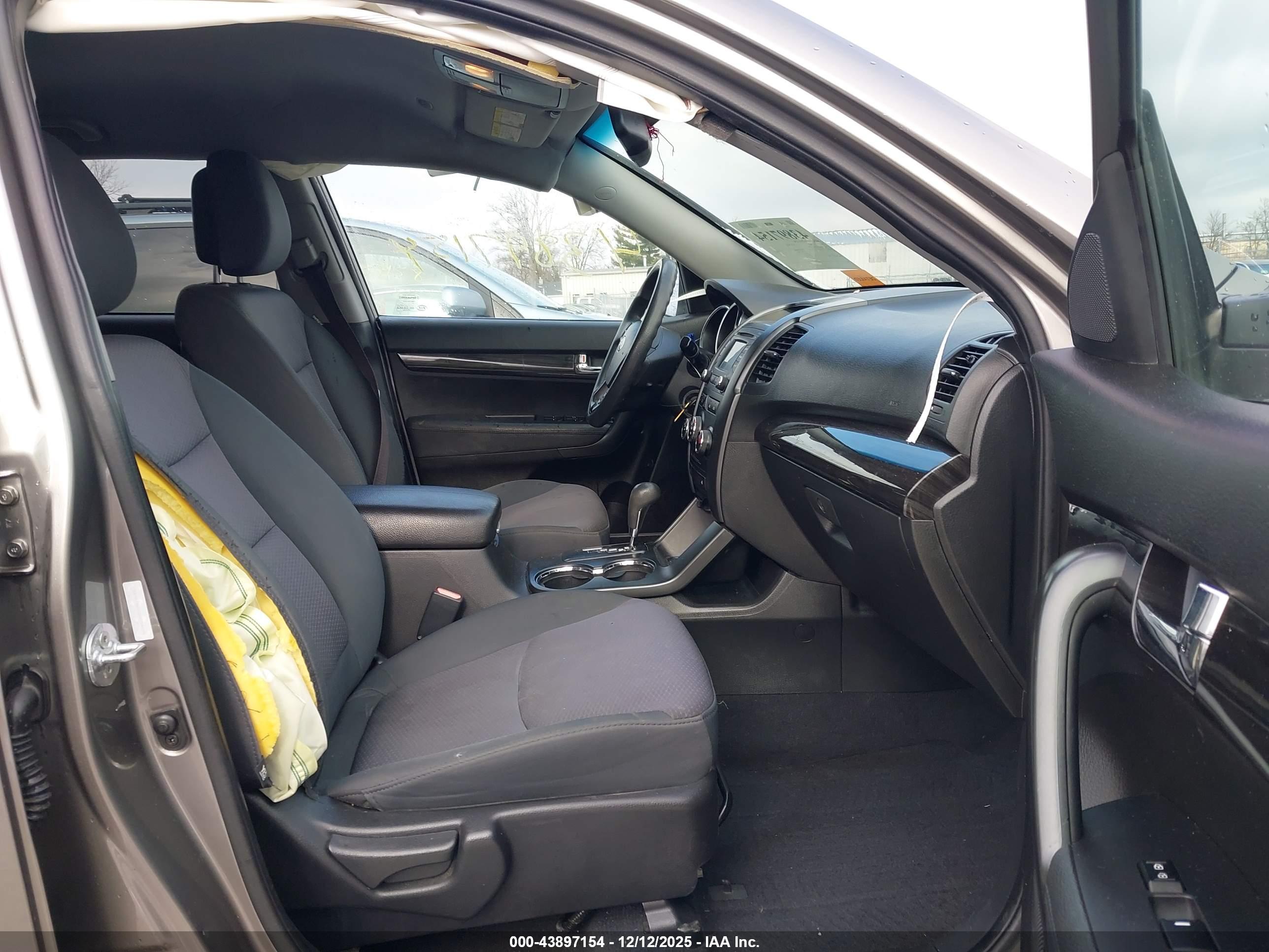 KIA SORENTO image 5