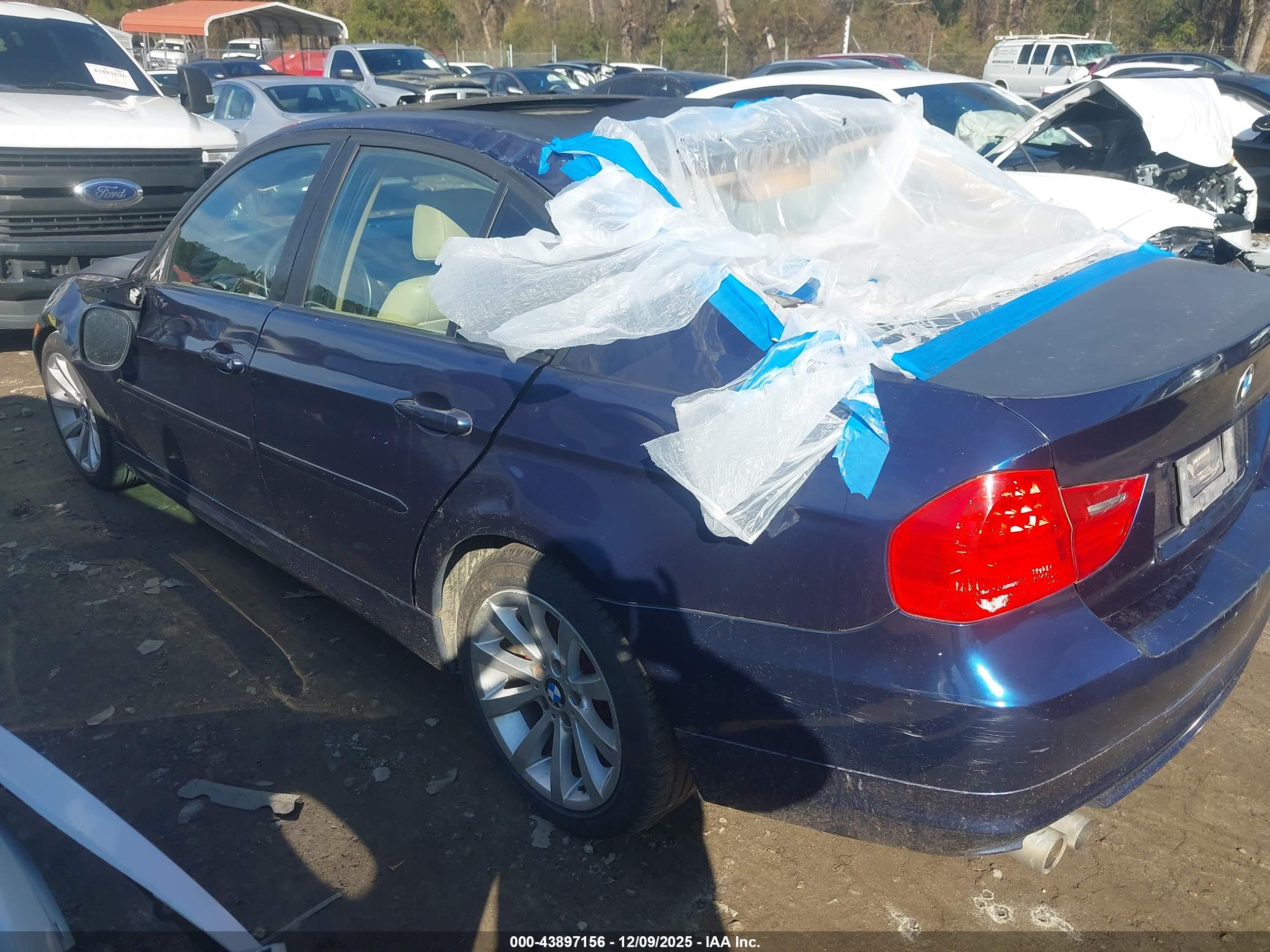 BMW 328I image 3