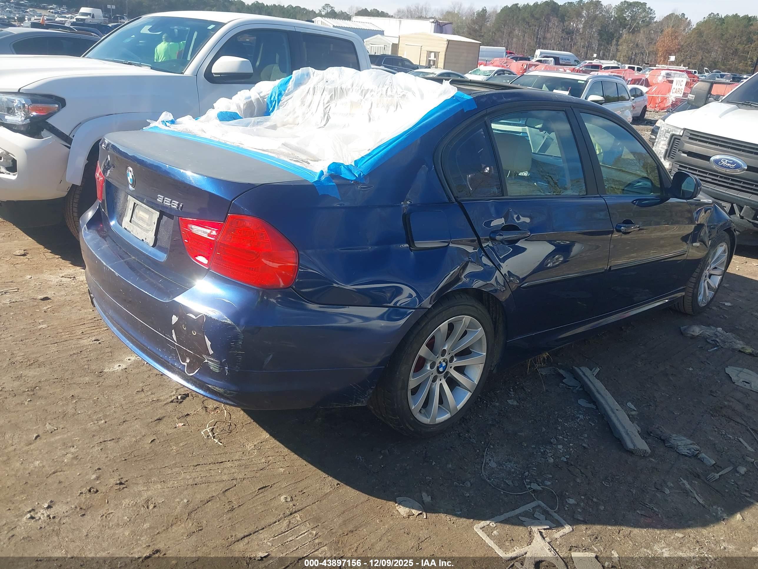 BMW 328I image 4