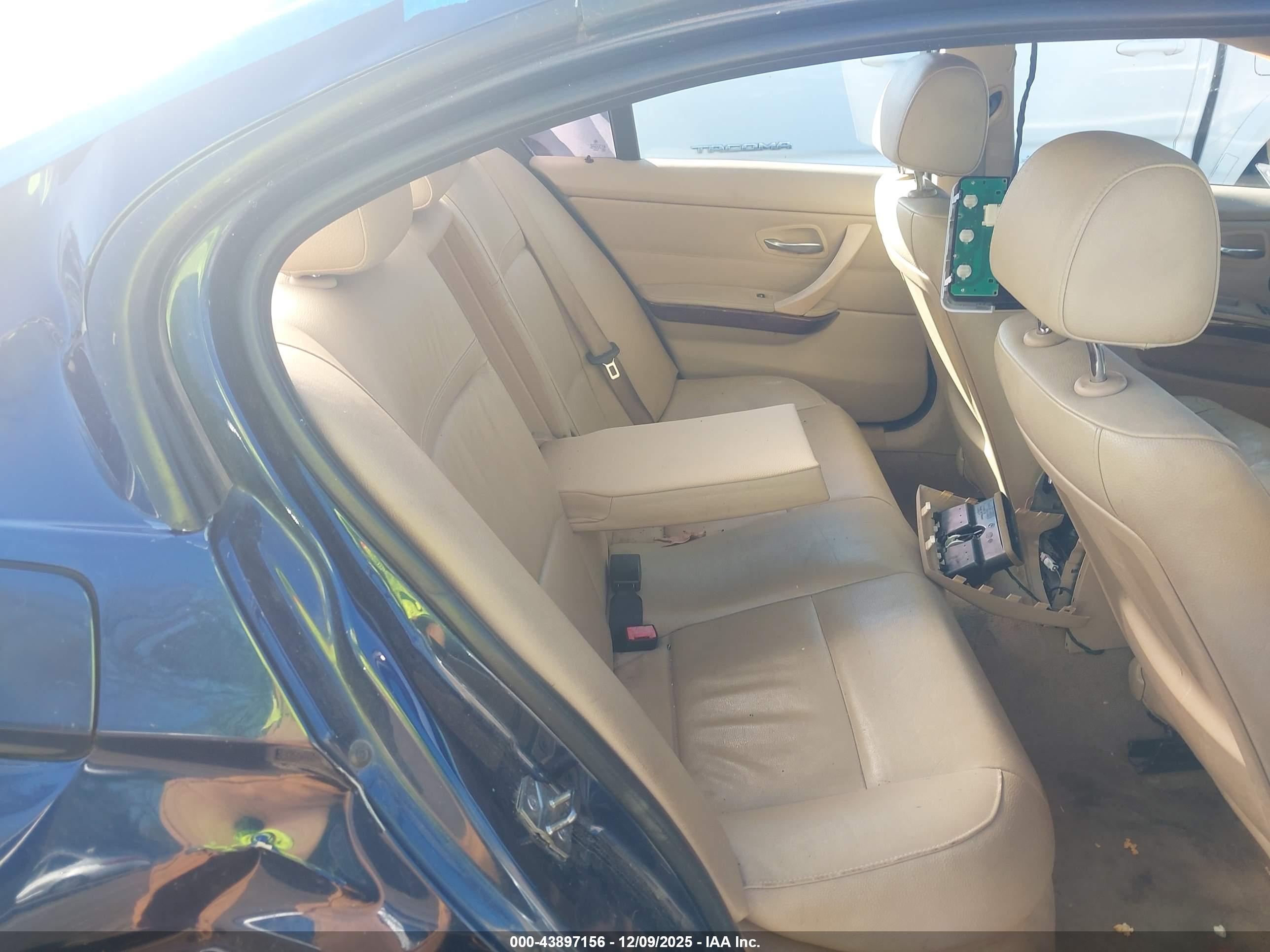 BMW 328I image 8