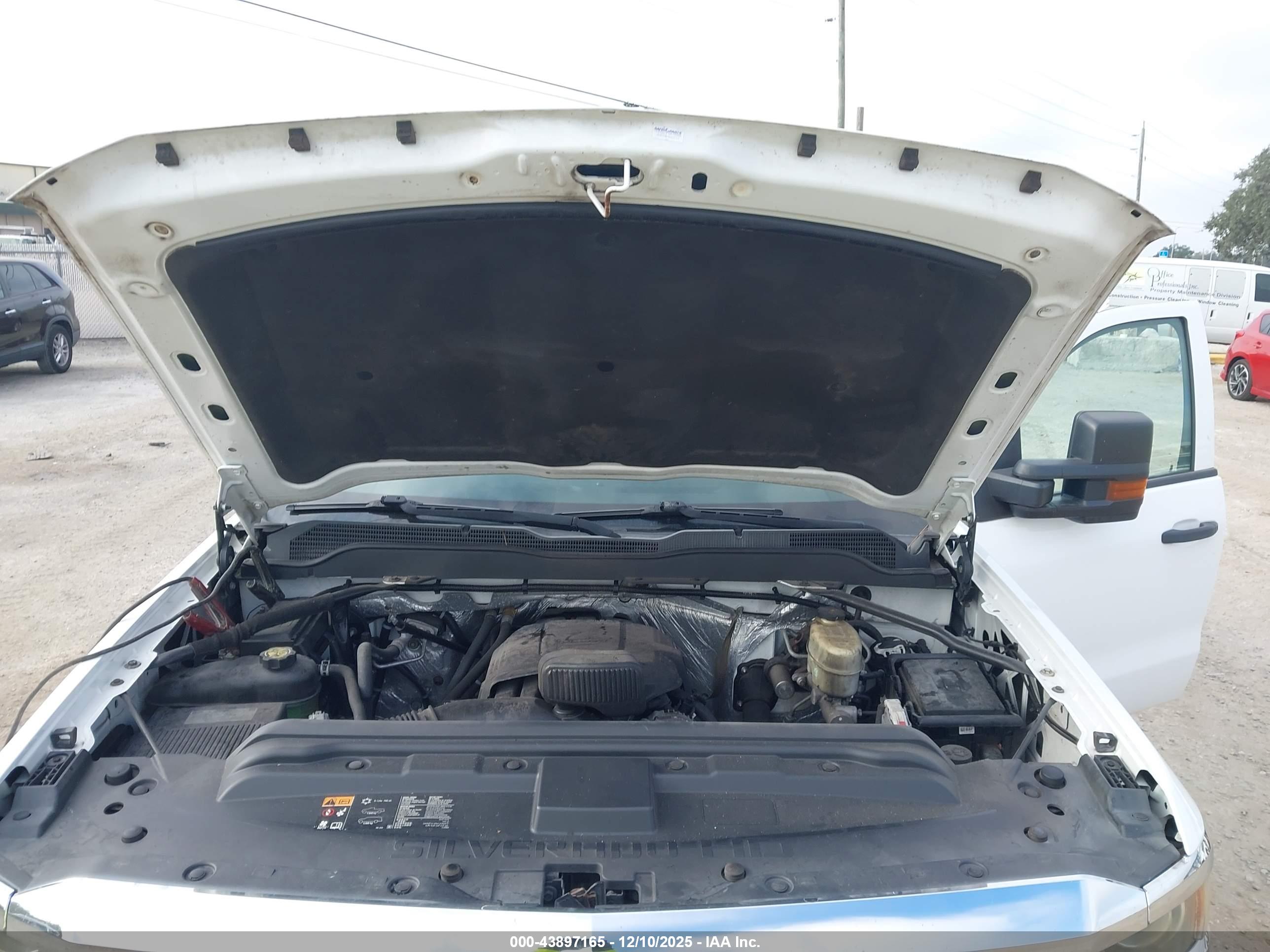 CHEVROLET SILVERADO image 10