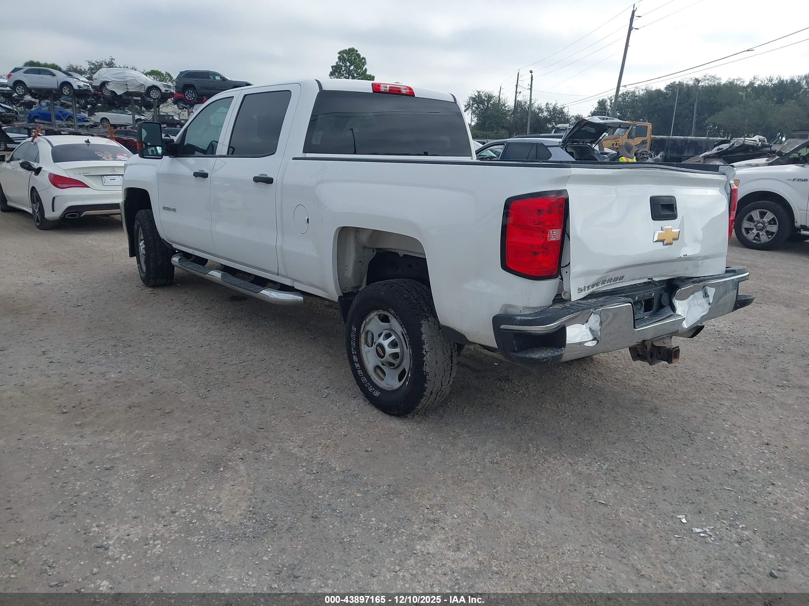 CHEVROLET SILVERADO image 3