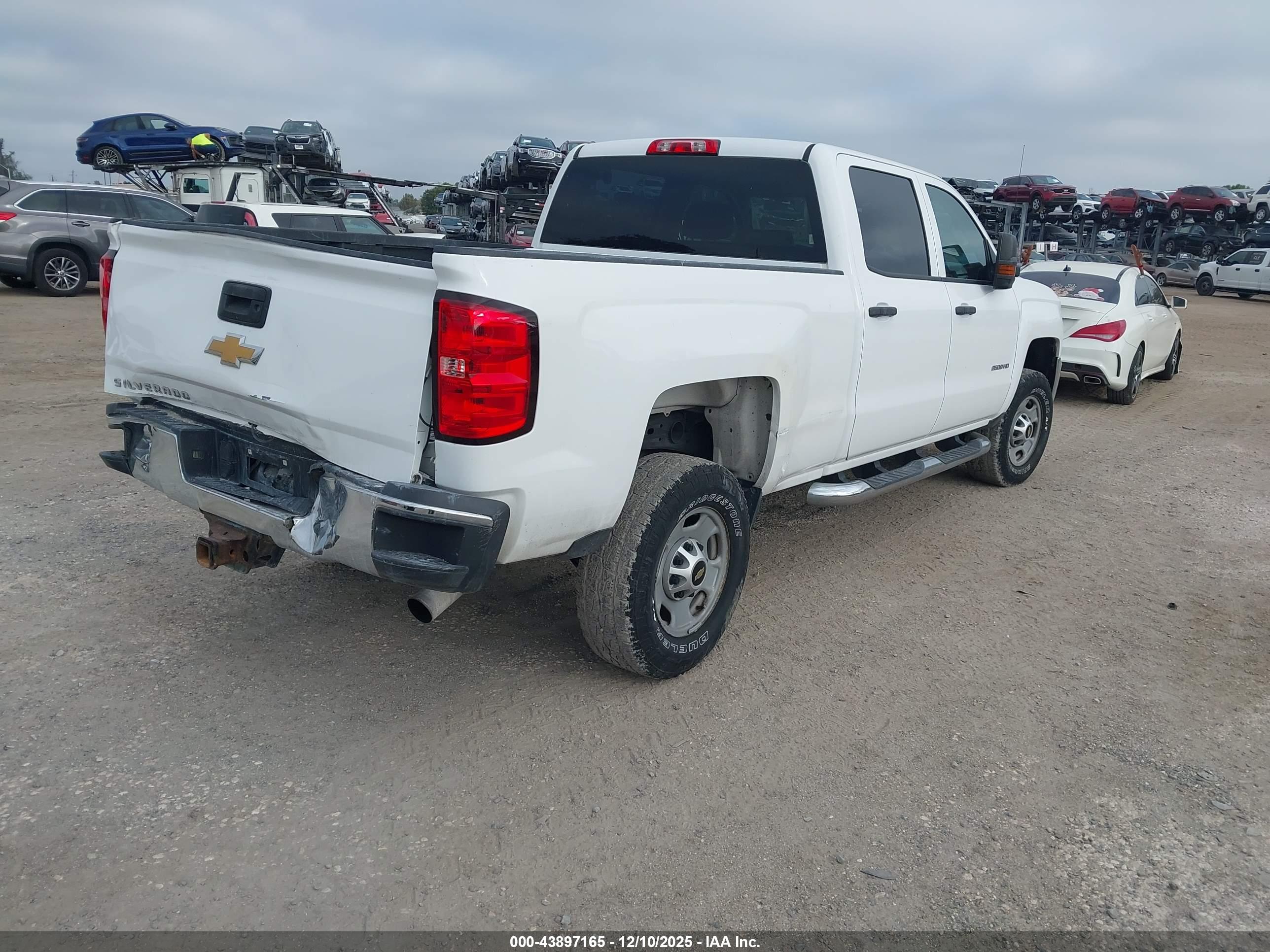 CHEVROLET SILVERADO image 4