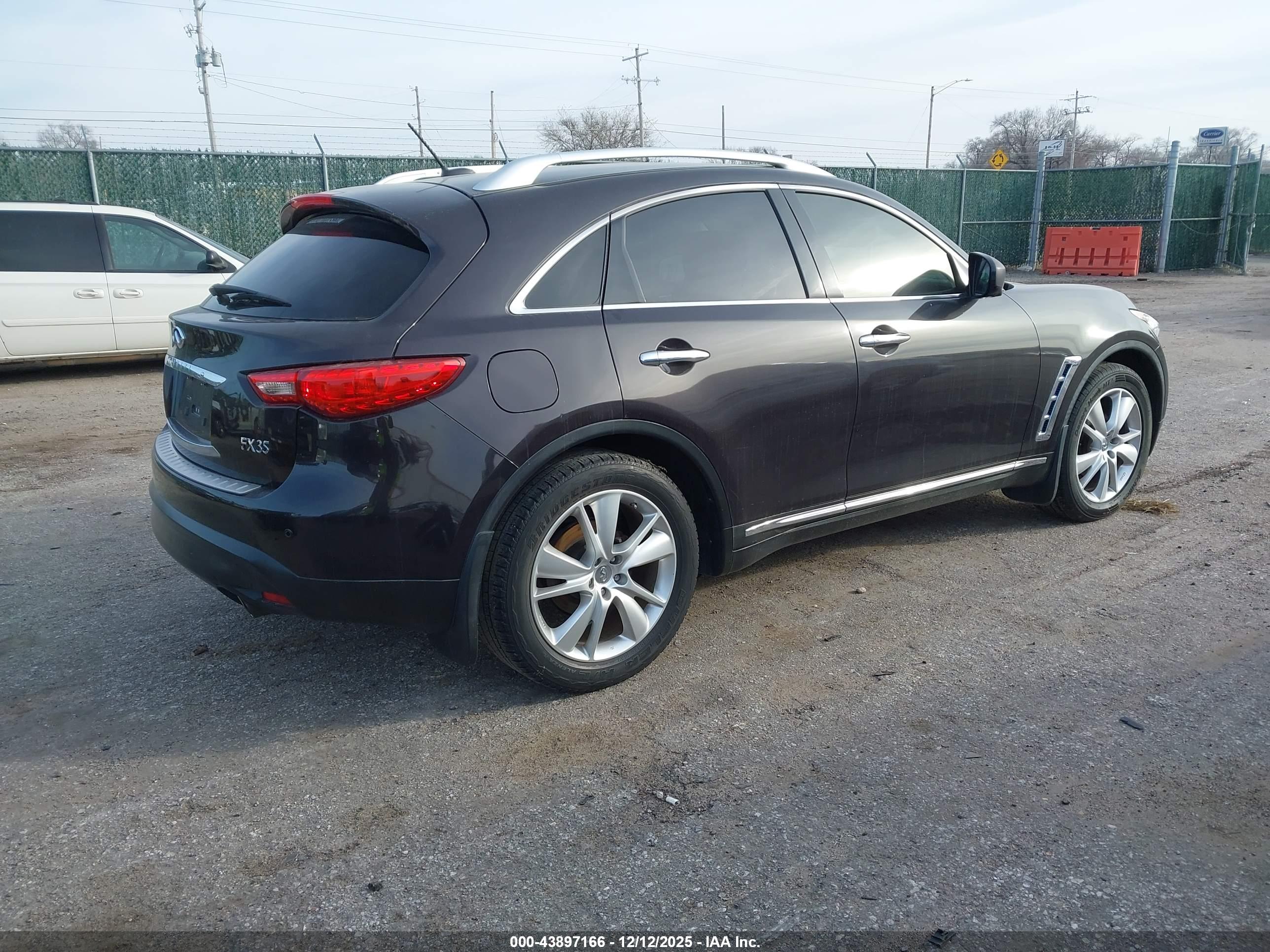 INFINITI FX35 image 4