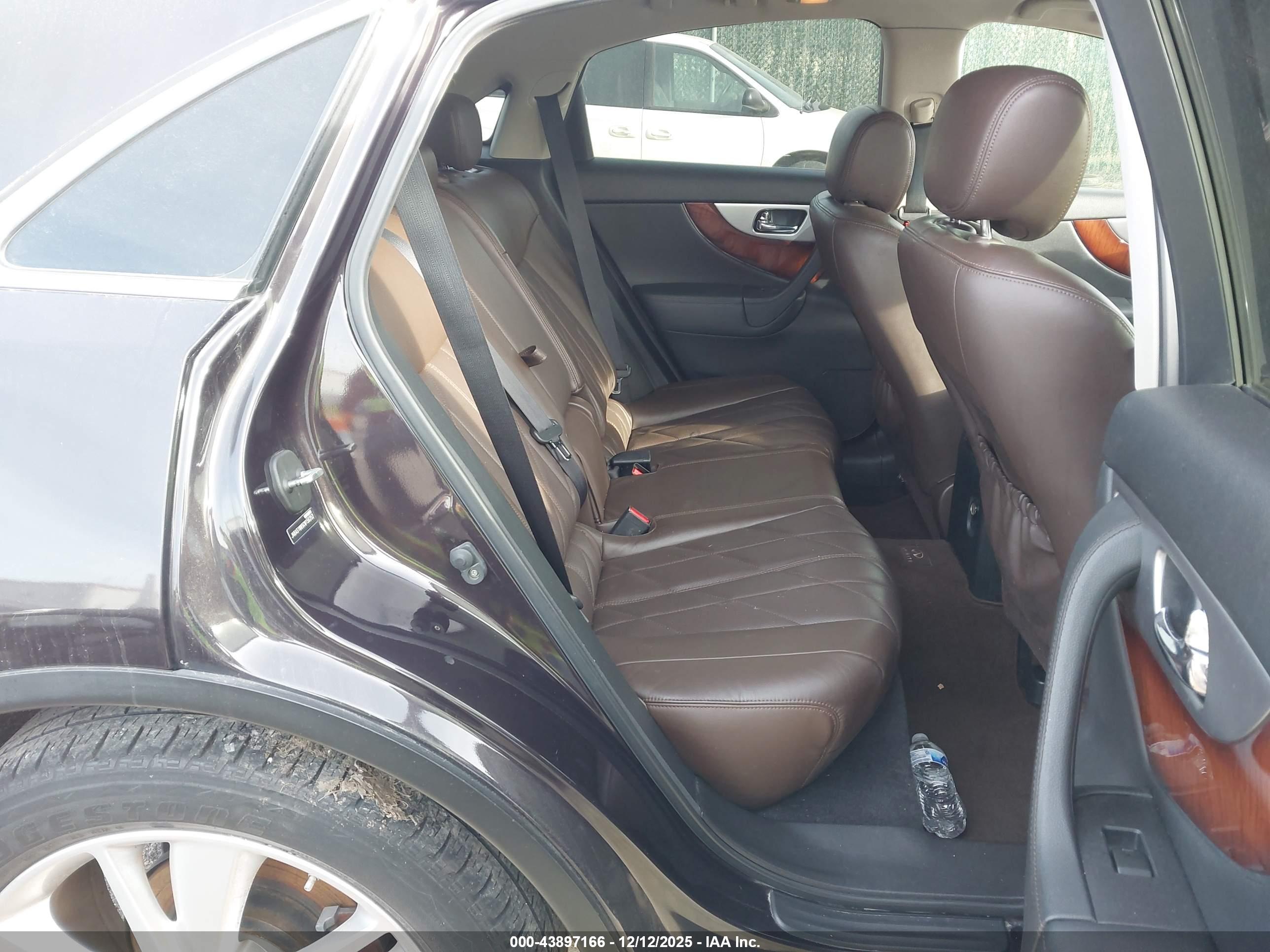 INFINITI FX35 image 8