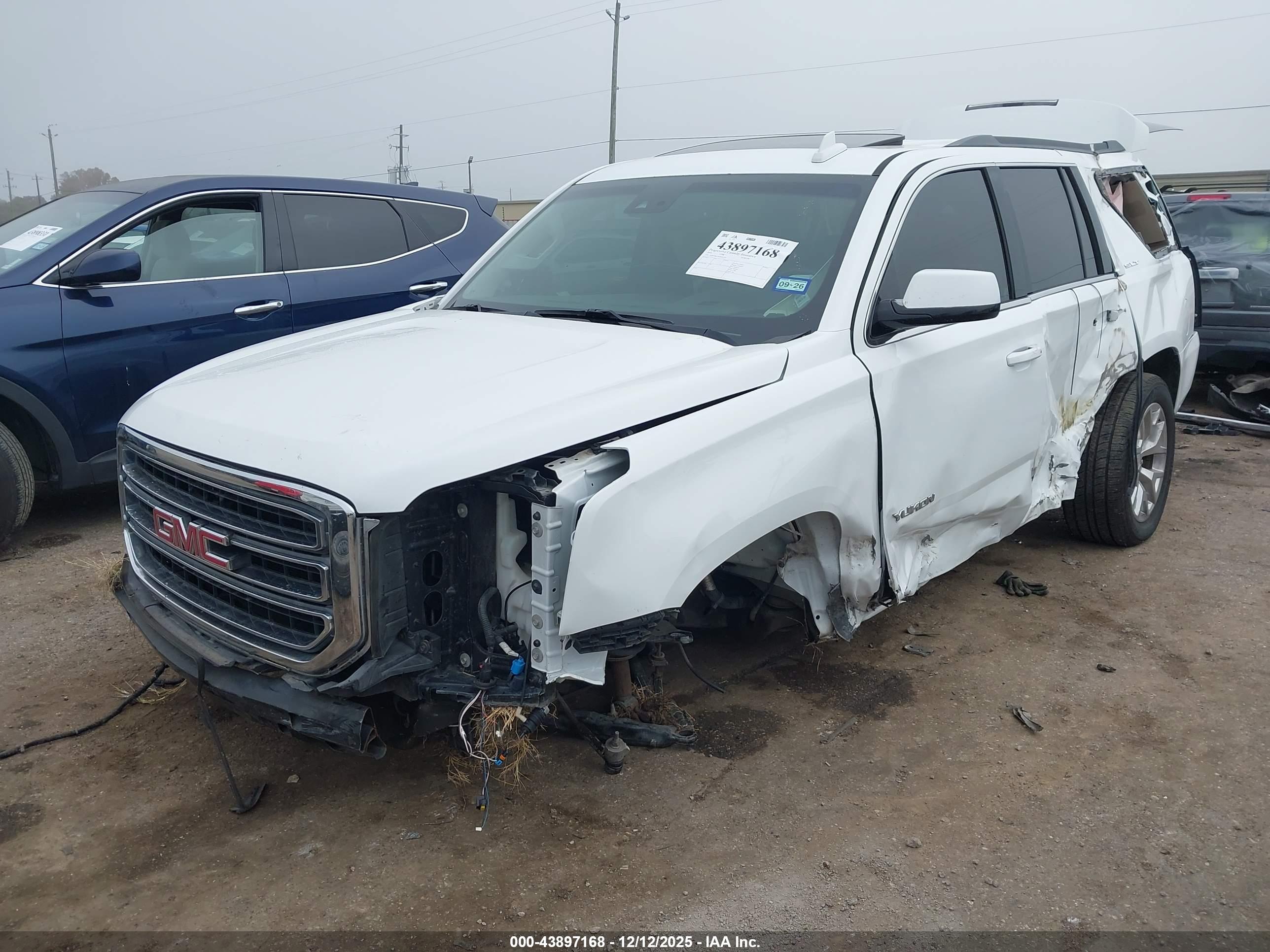 GMC YUKON image 2