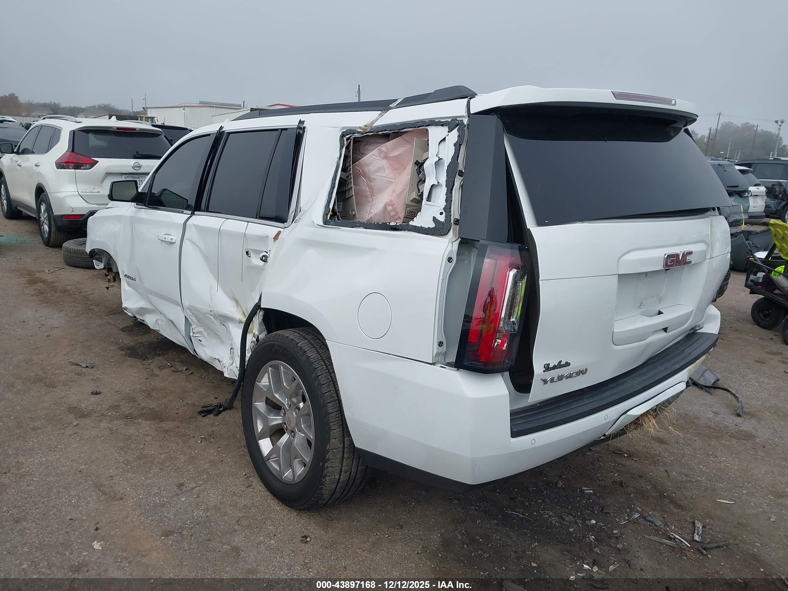 GMC YUKON image 3