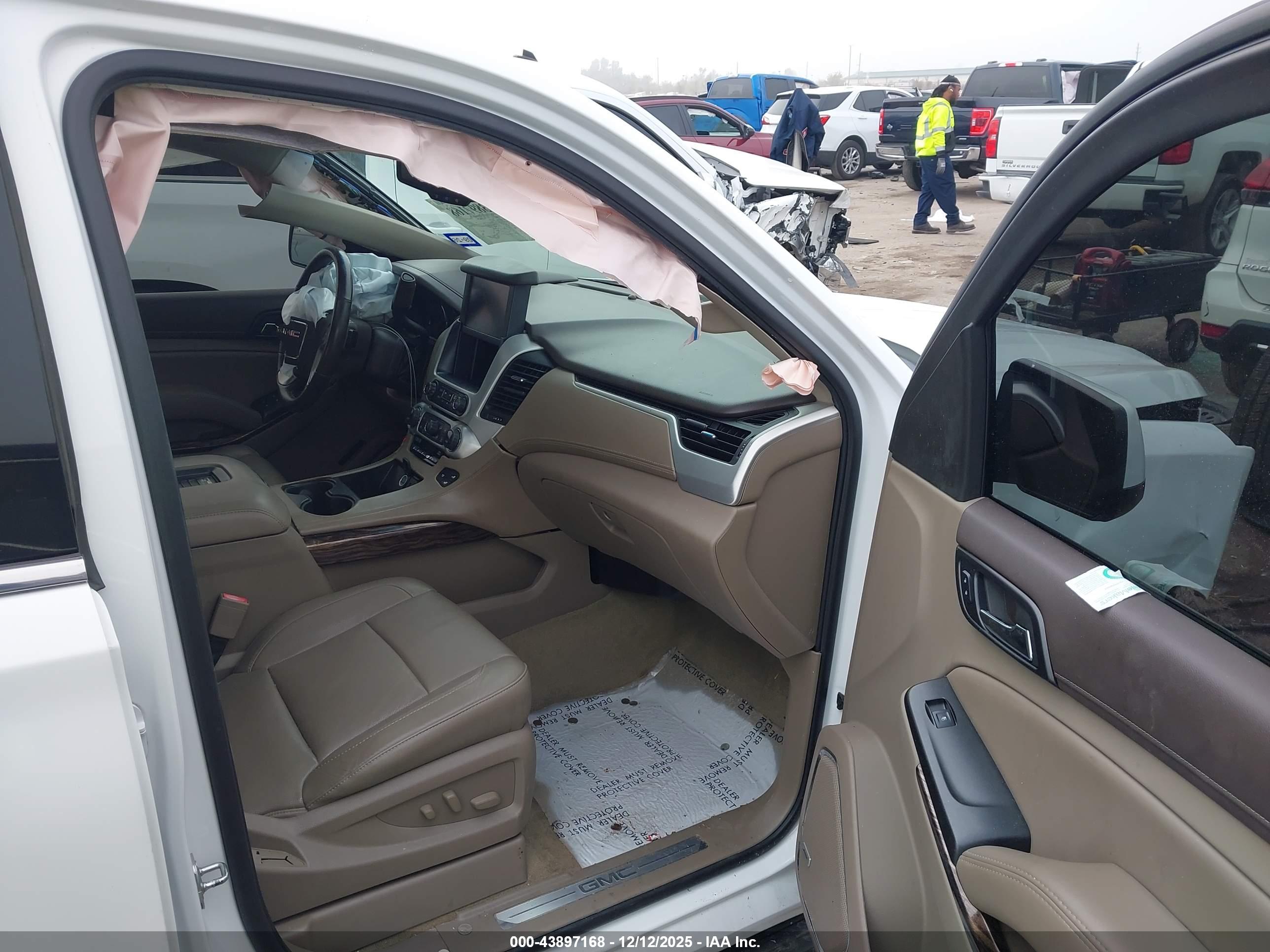 GMC YUKON image 5
