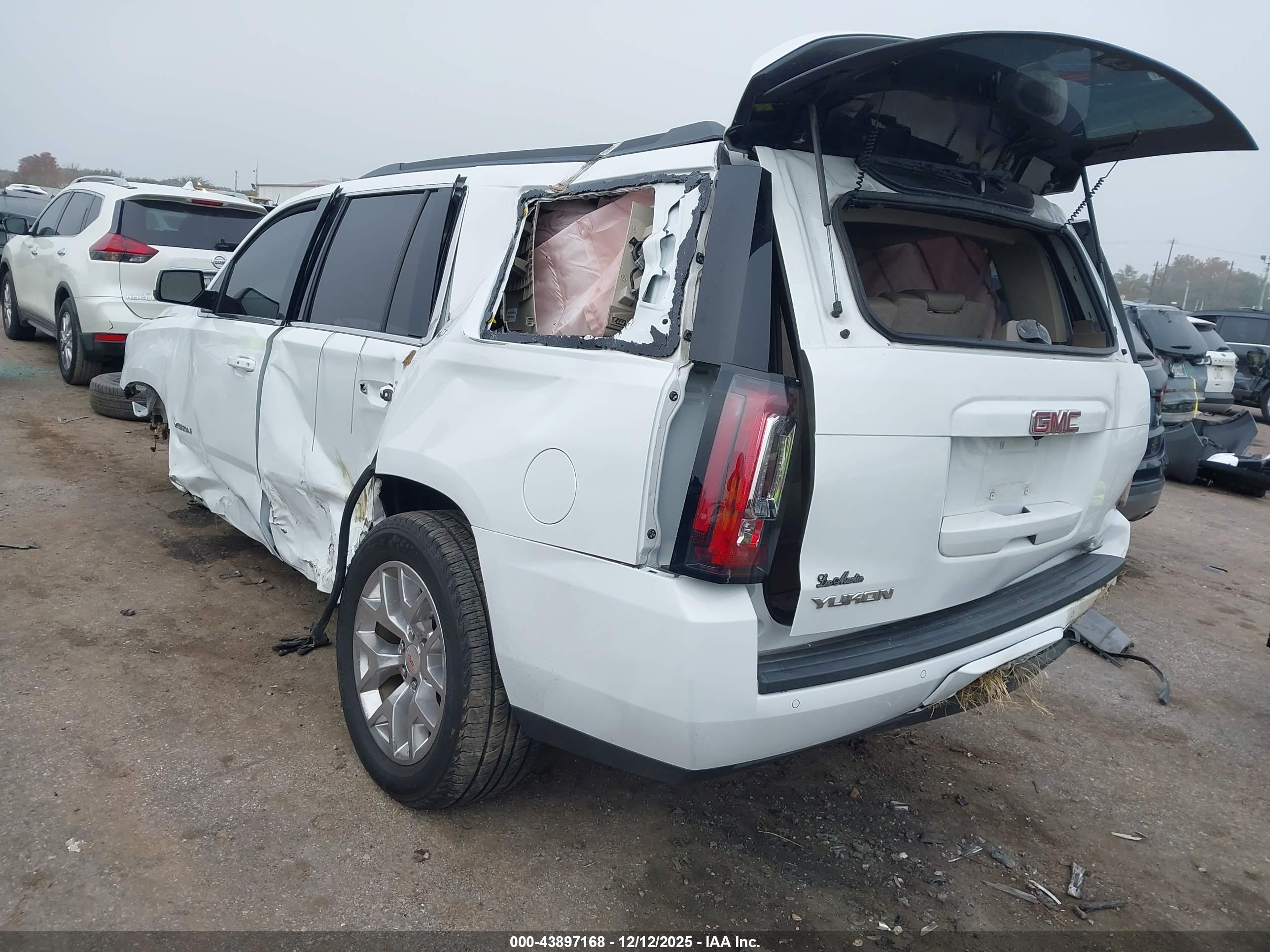 GMC YUKON image 6