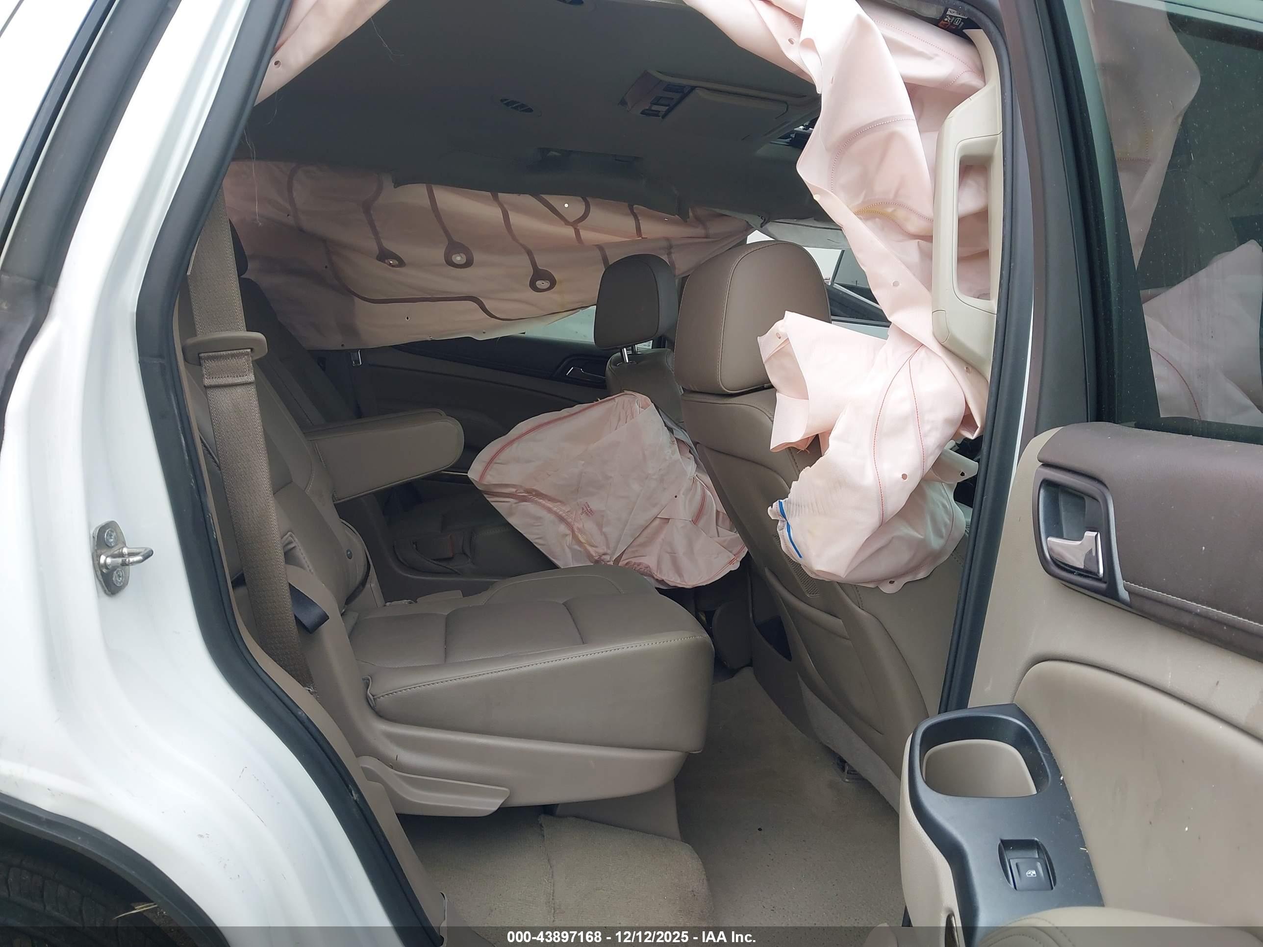 GMC YUKON image 8