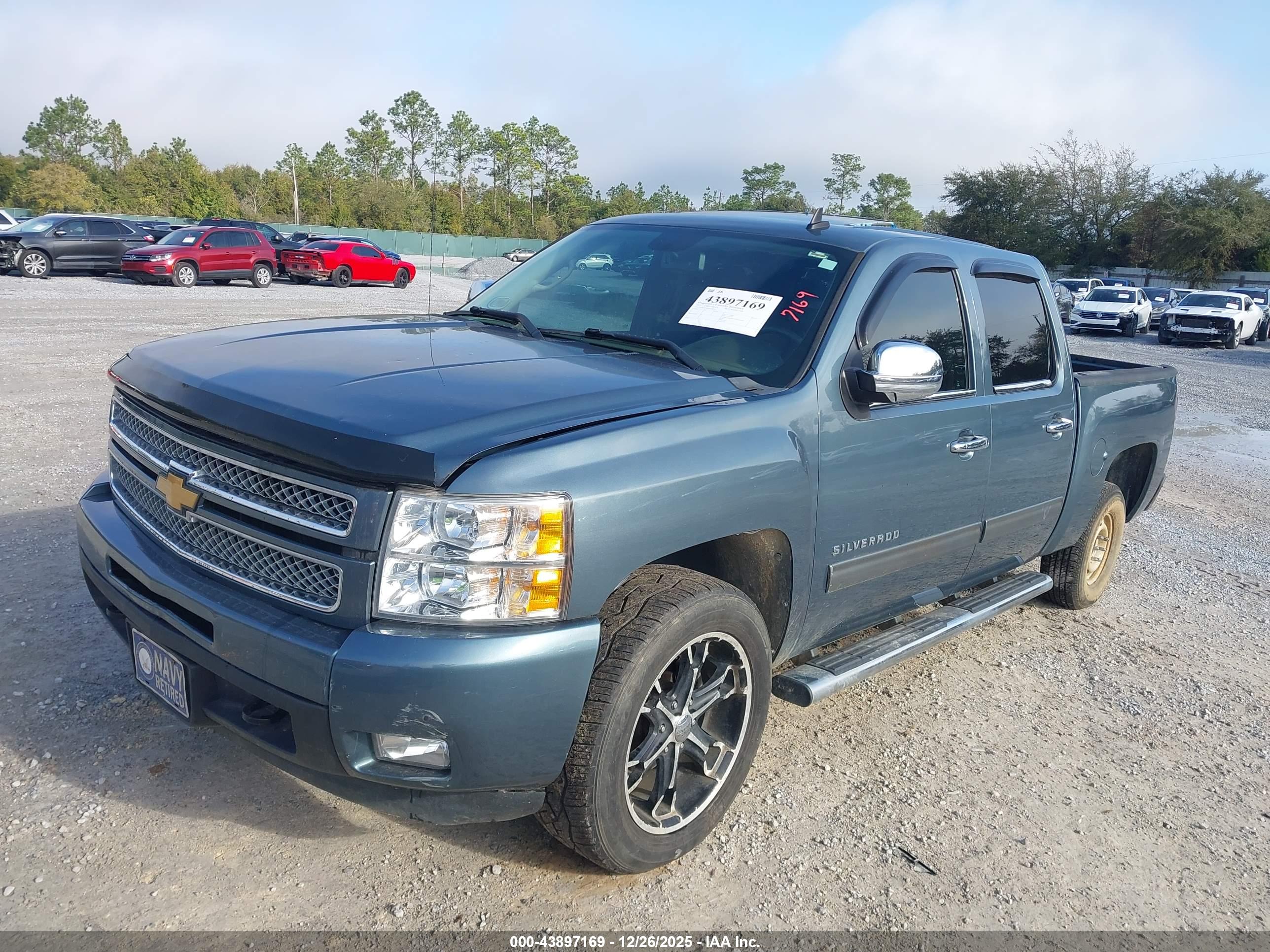 CHEVROLET SILVERADO image 2
