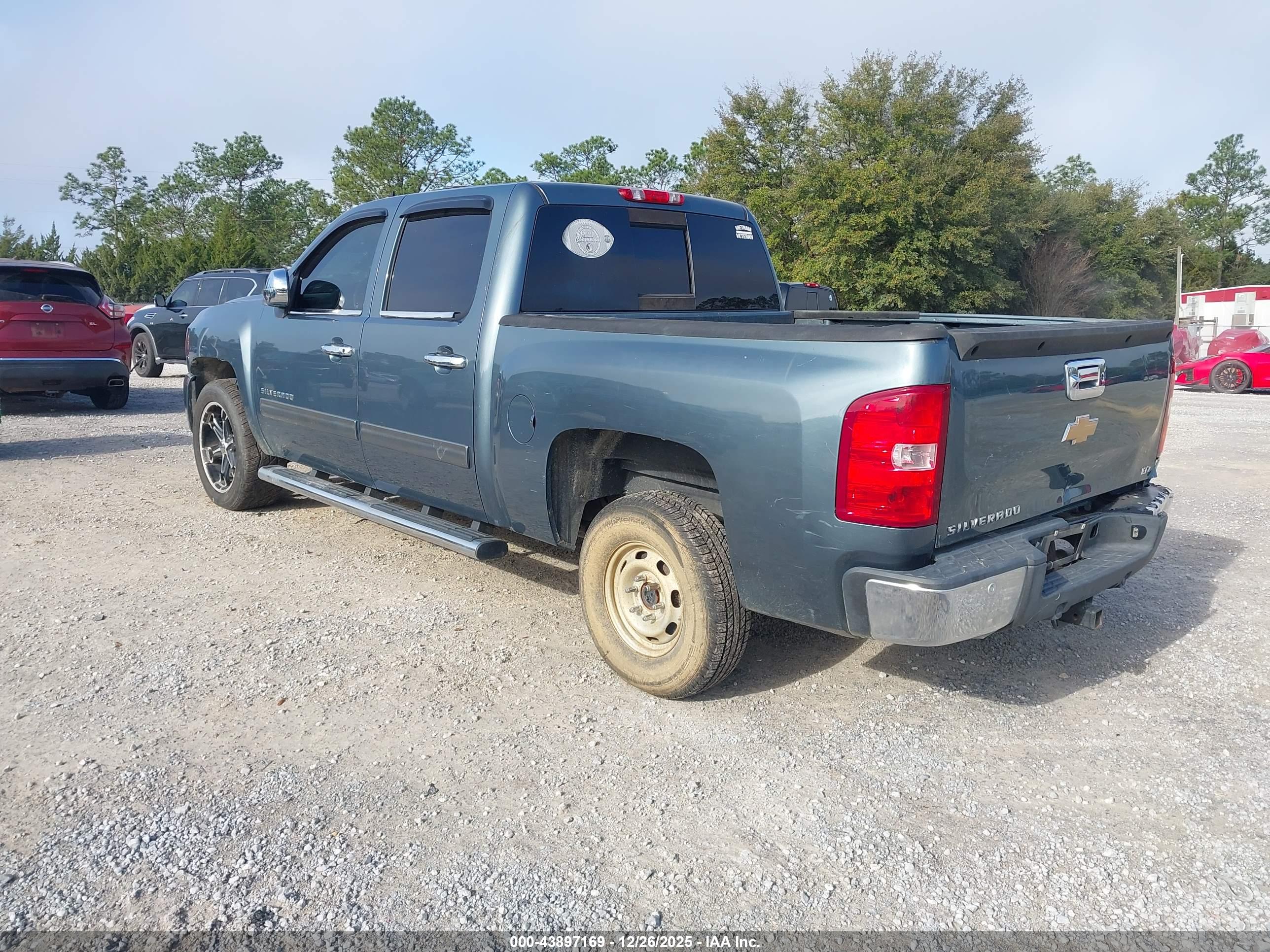 CHEVROLET SILVERADO image 3