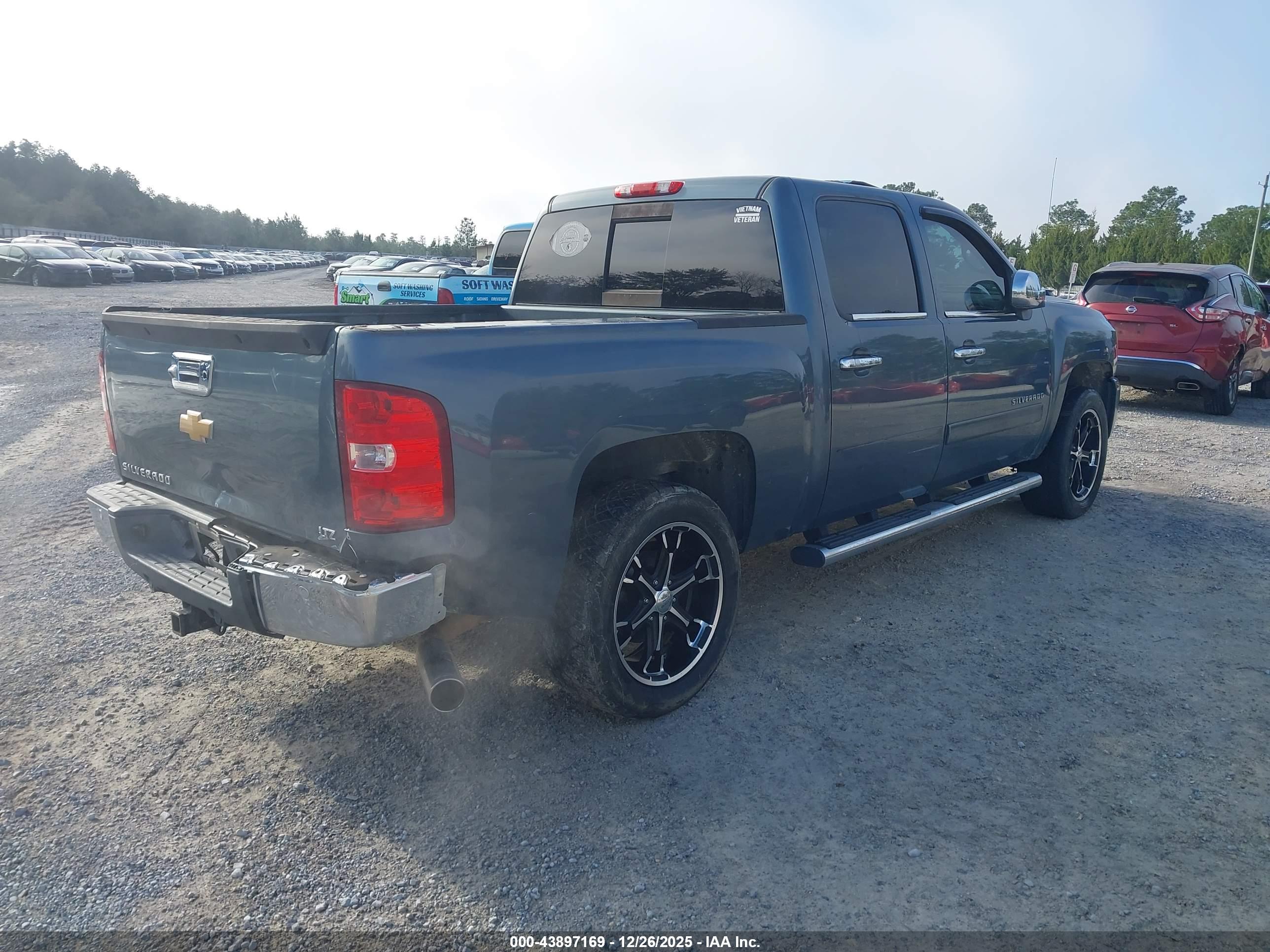 CHEVROLET SILVERADO image 4