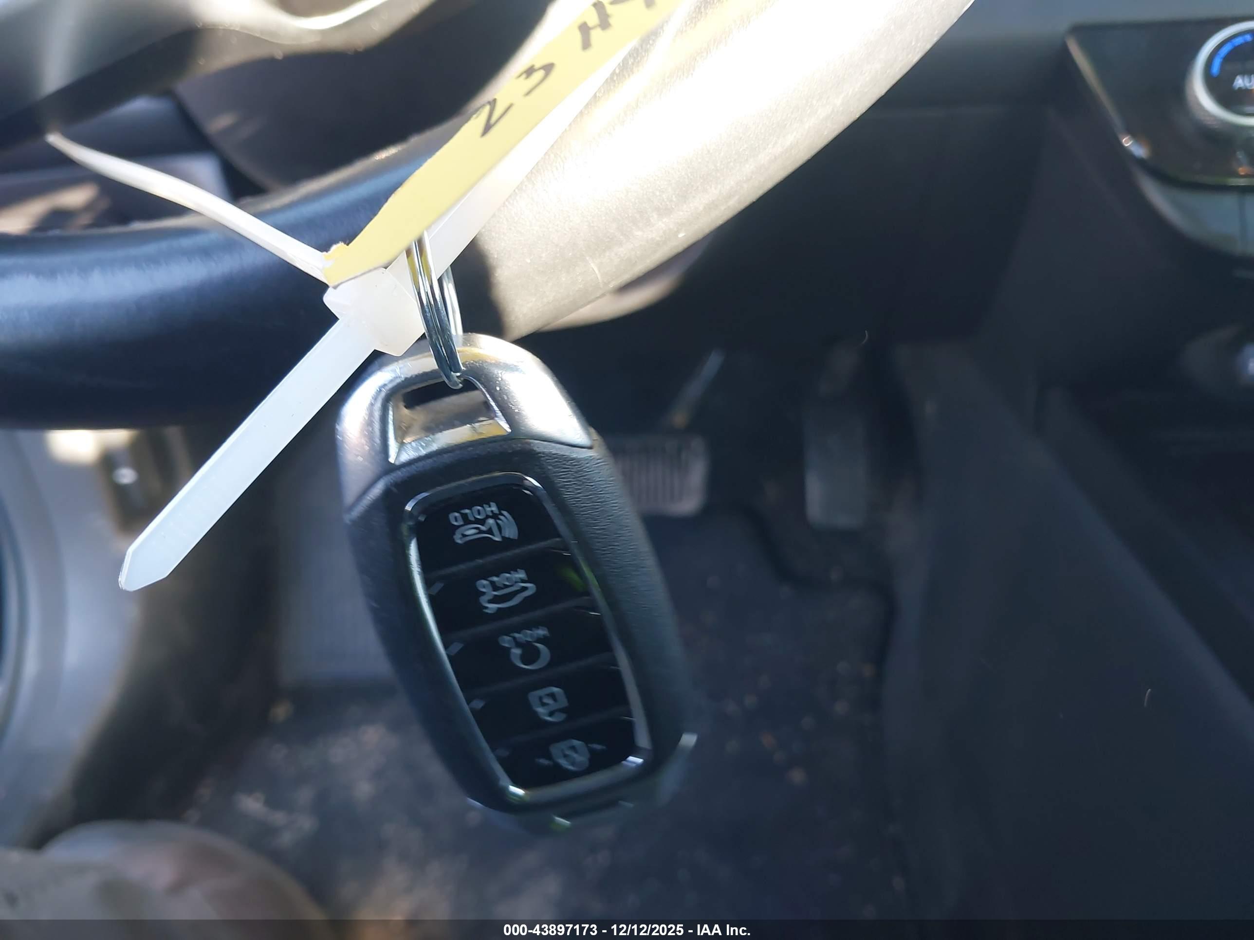 HYUNDAI ELANTRA image 11