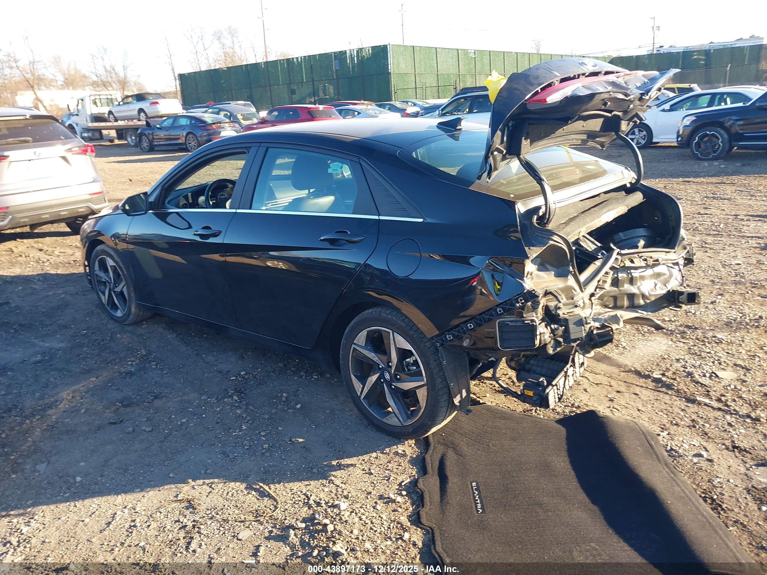 HYUNDAI ELANTRA image 3