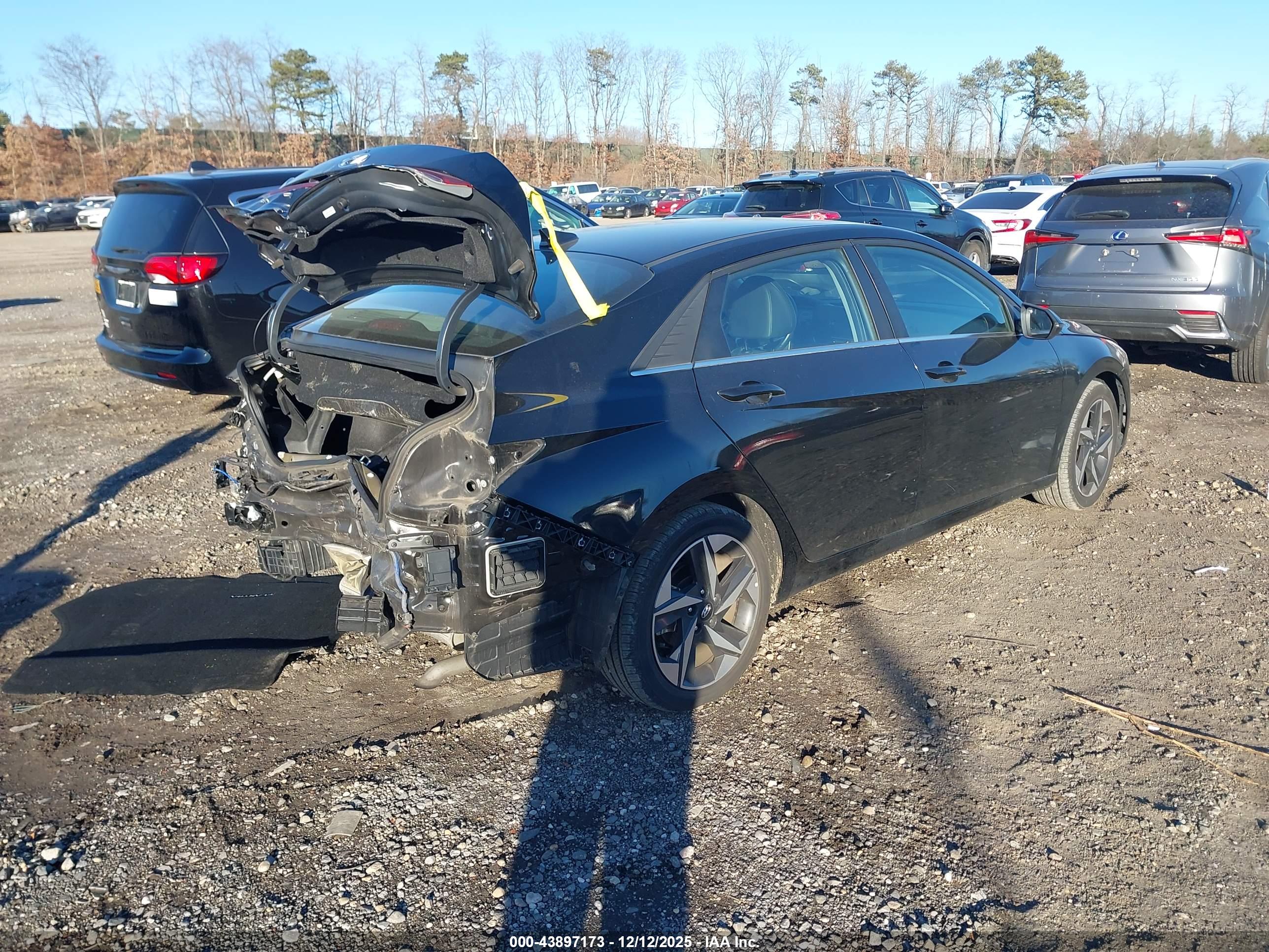 HYUNDAI ELANTRA image 4