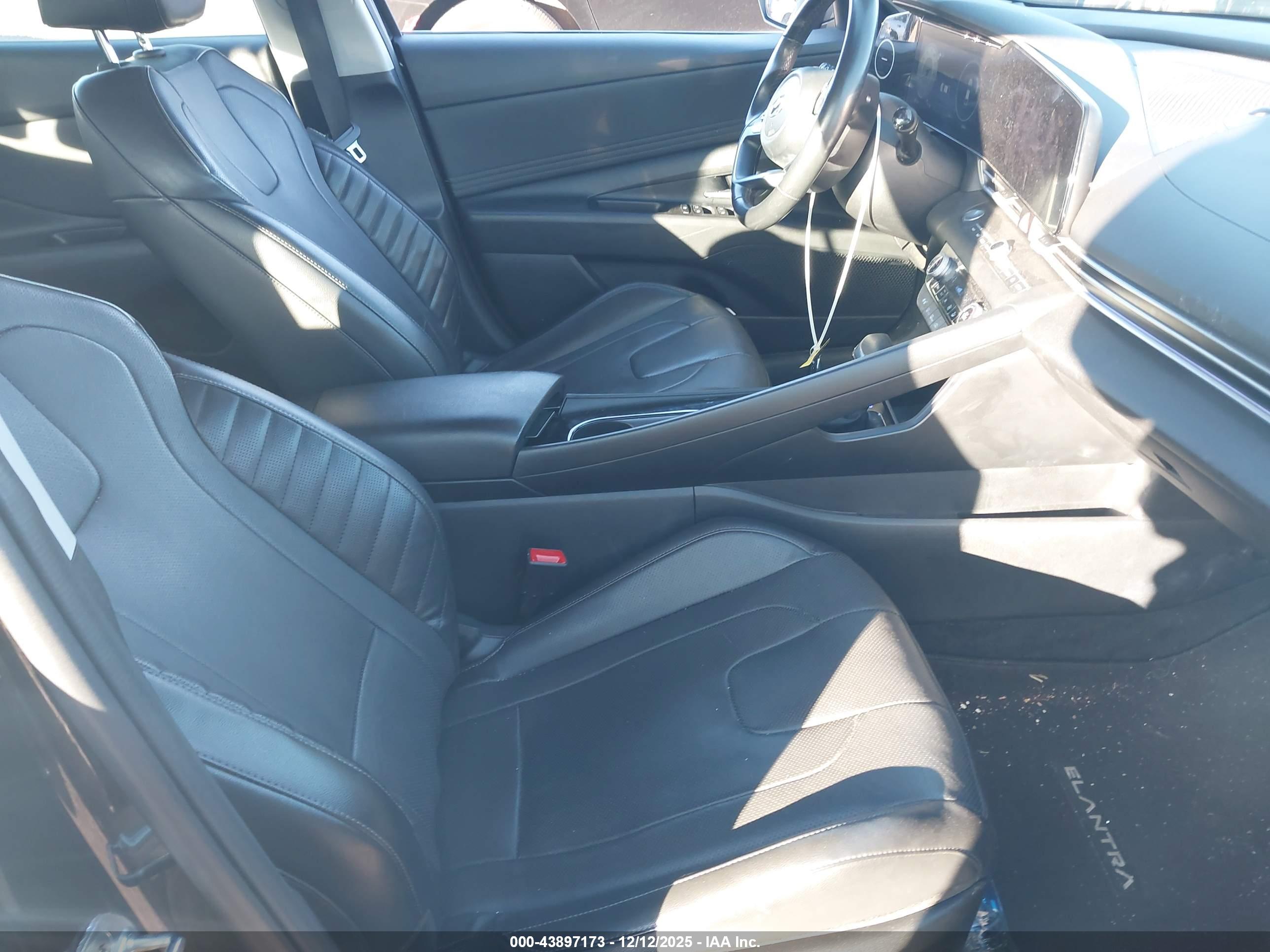 HYUNDAI ELANTRA image 5
