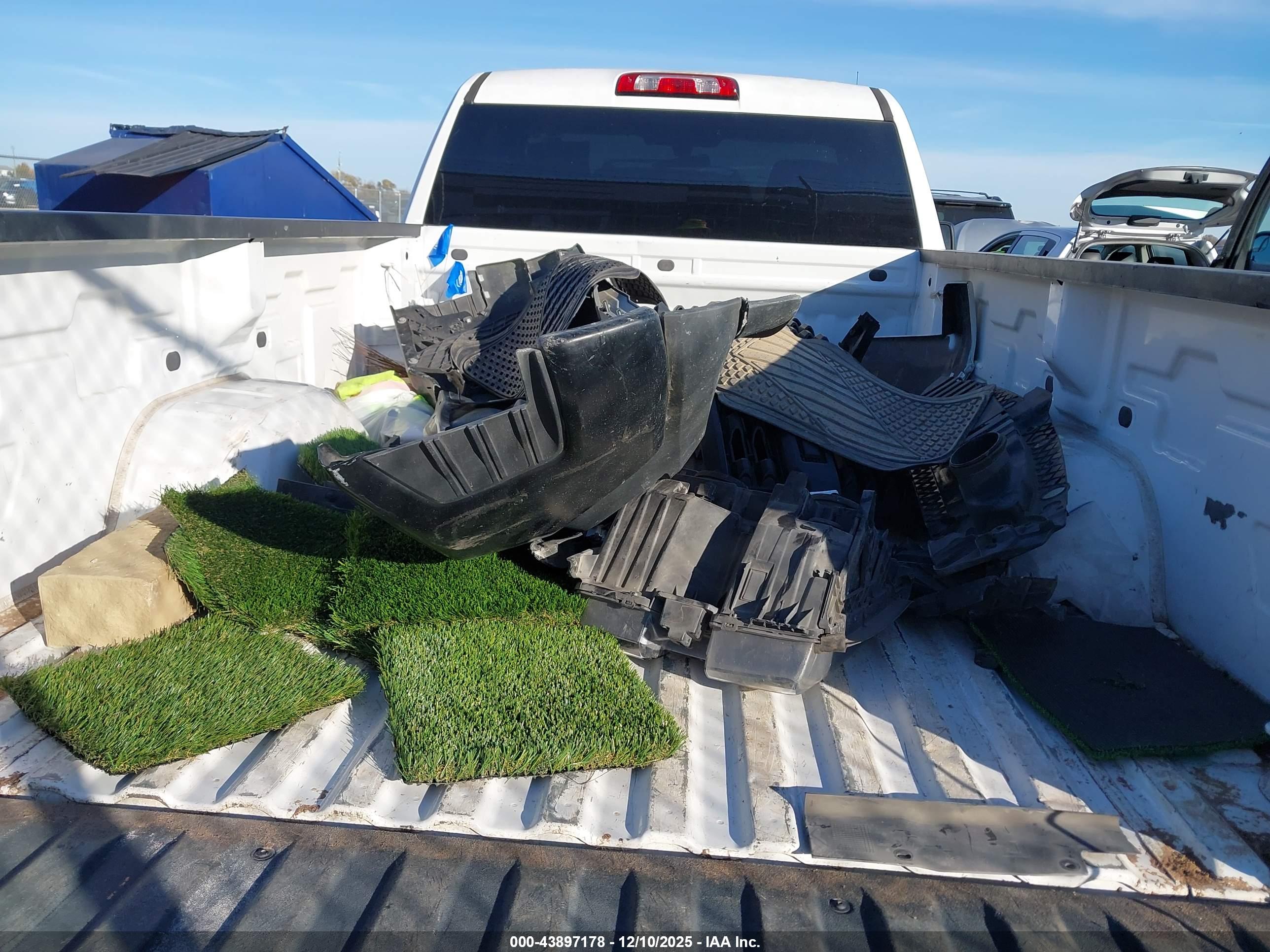 CHEVROLET SILVERADO image 8